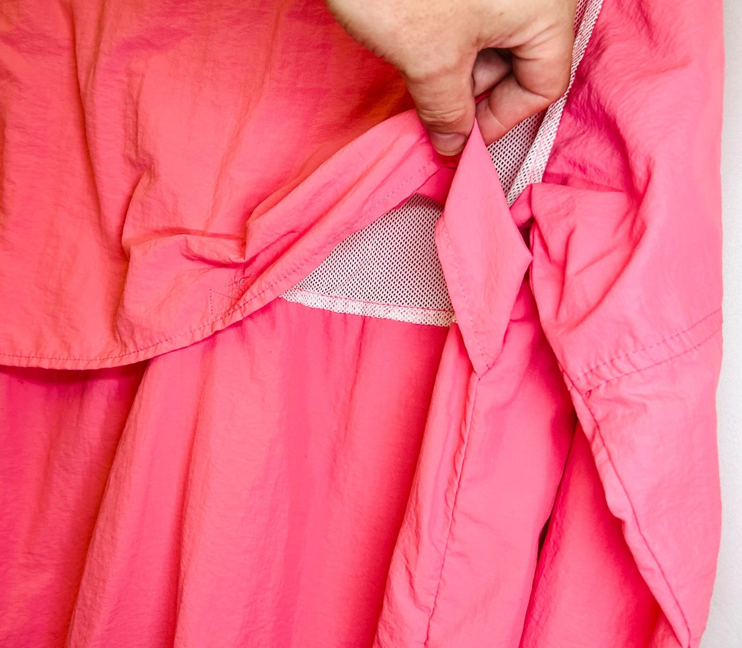 Spicy Tuna Hot Pink Fishing Shirt Mens Medium Nylon Outdoors Summer Short Sleeve