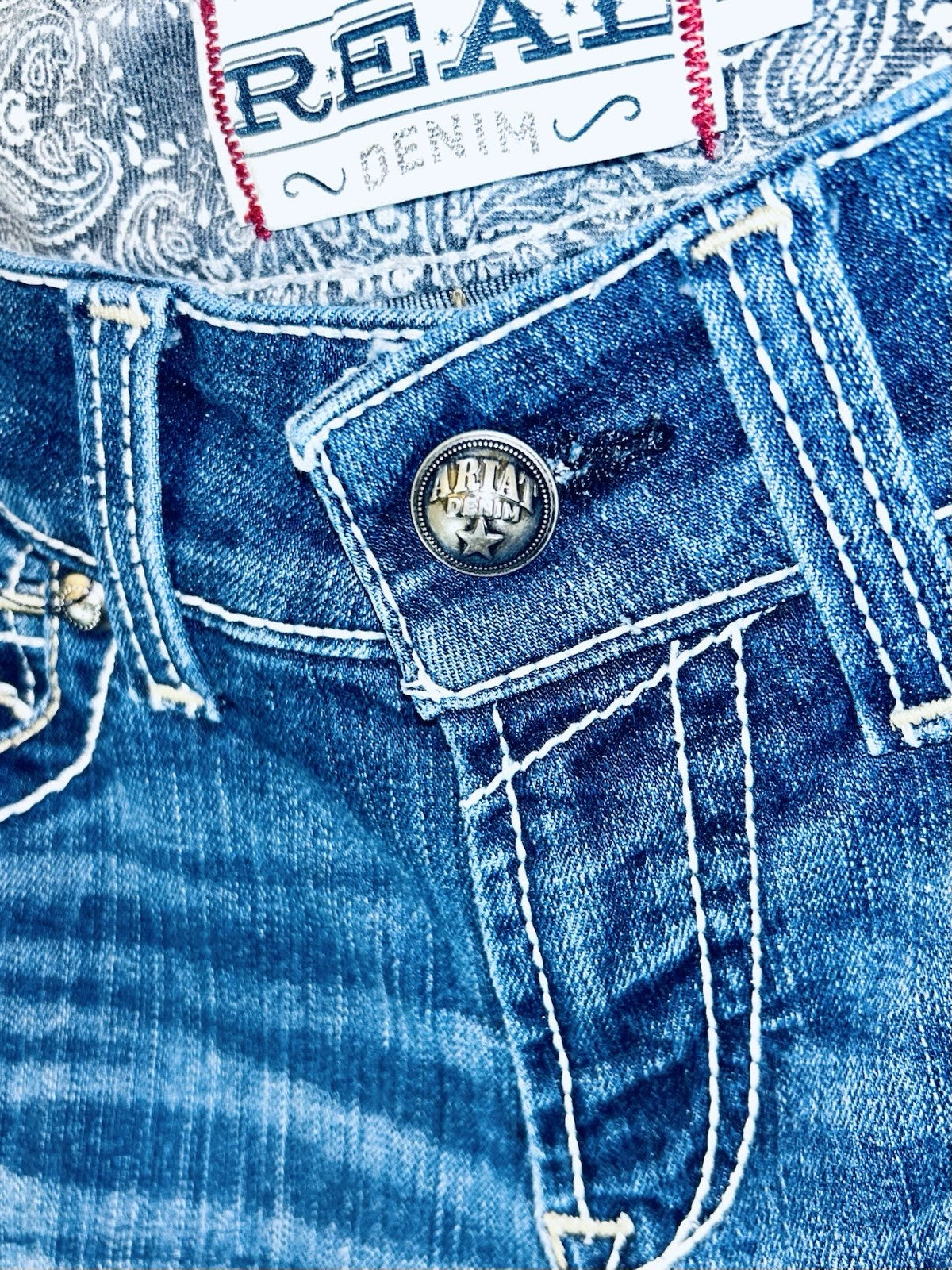 Ariat Real Denim 28R Jeans | Medium Wash | *Measure To 28x30*