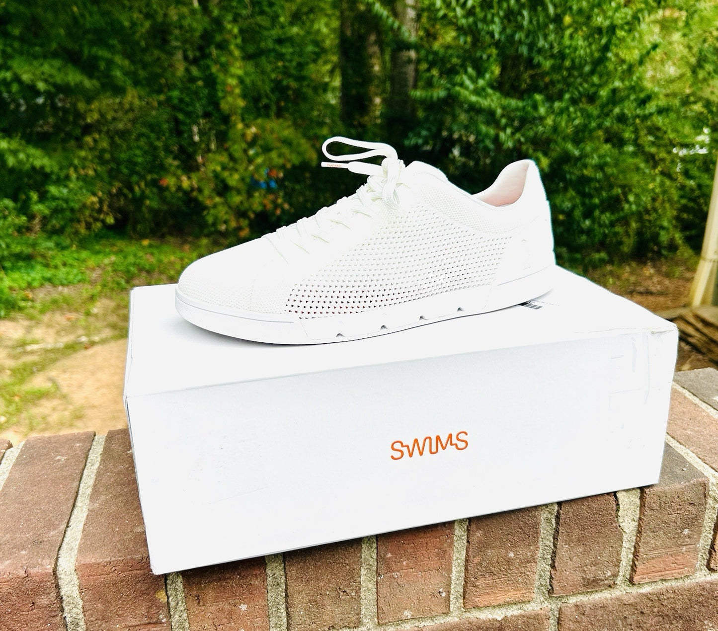 NIB SWIMS Men’s Lightweight Breeze Tennis Sneakers White US 11.5 / Store Demo