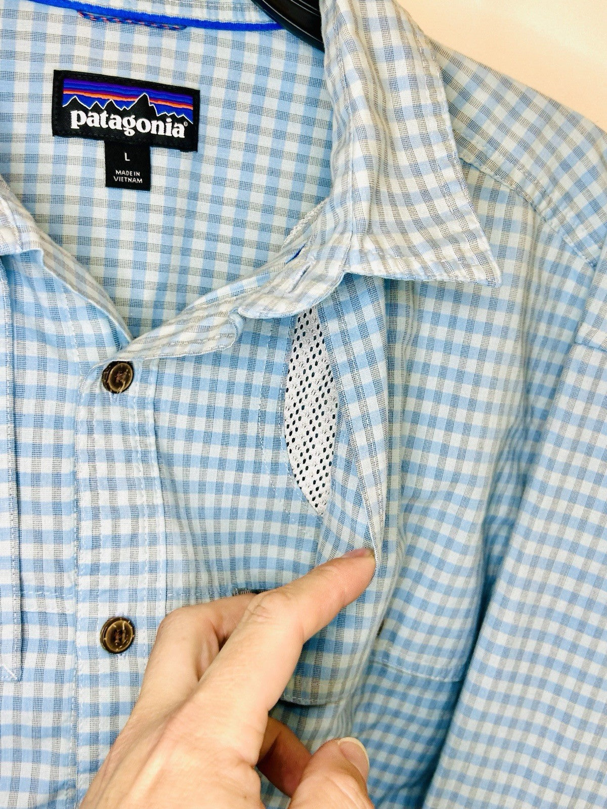 Patagonia Men’s Long Sleeve Light Blue Island Hopper Shirt Size Large