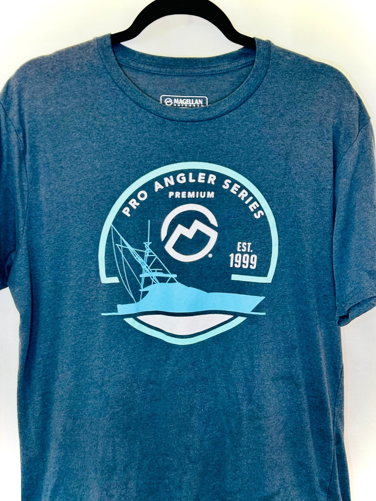 Magellan Outdoors Pro Angler Series Grey/Blue Graphic Tee - Men's Large