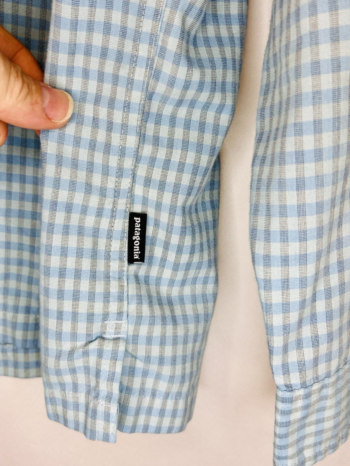 Patagonia Men’s Long Sleeve Light Blue Island Hopper Shirt Size Large