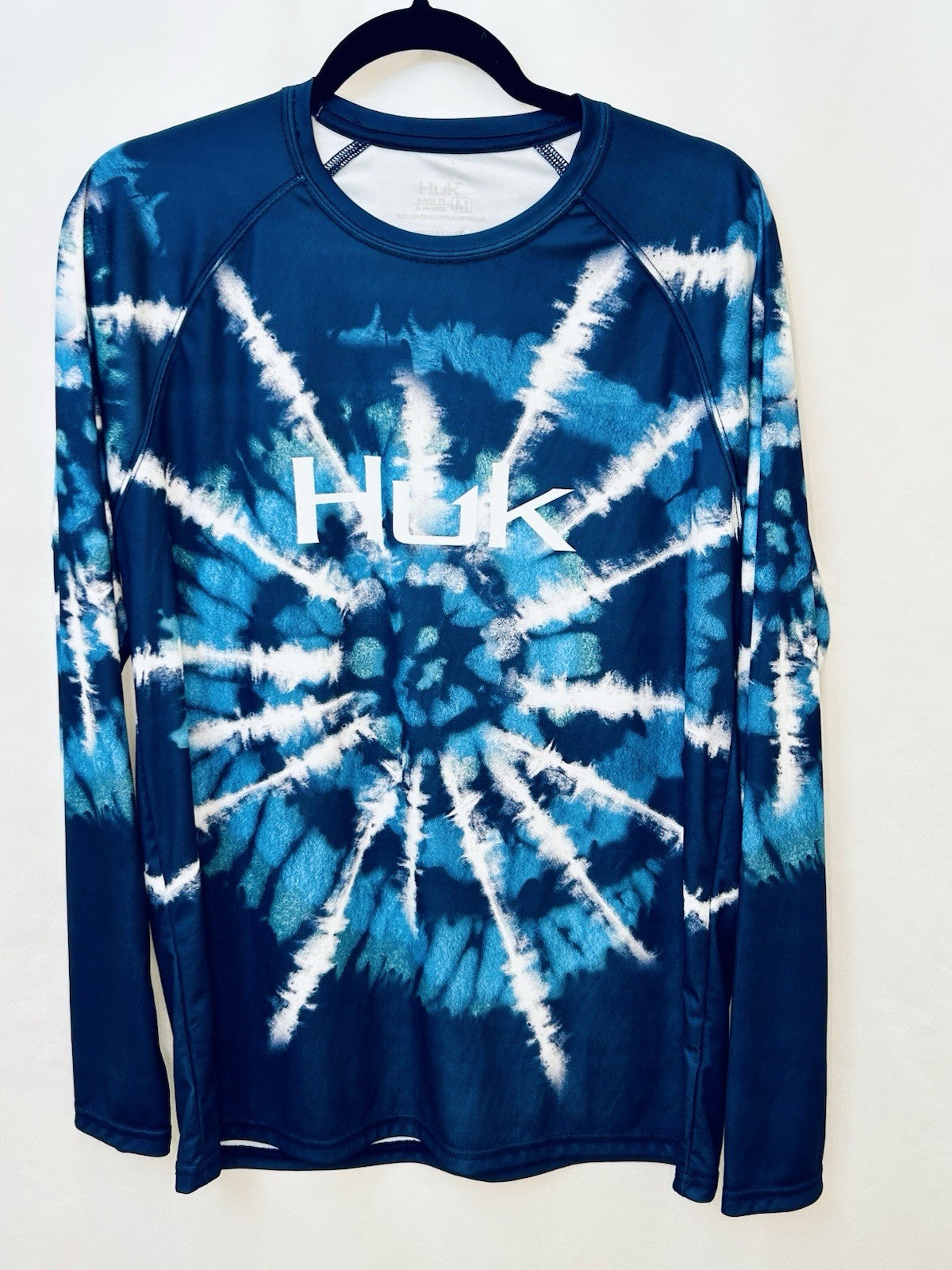 🎣 Huk Performance Fishing Shirt Womens Medium Long Sleeve Outdoor Lightweight