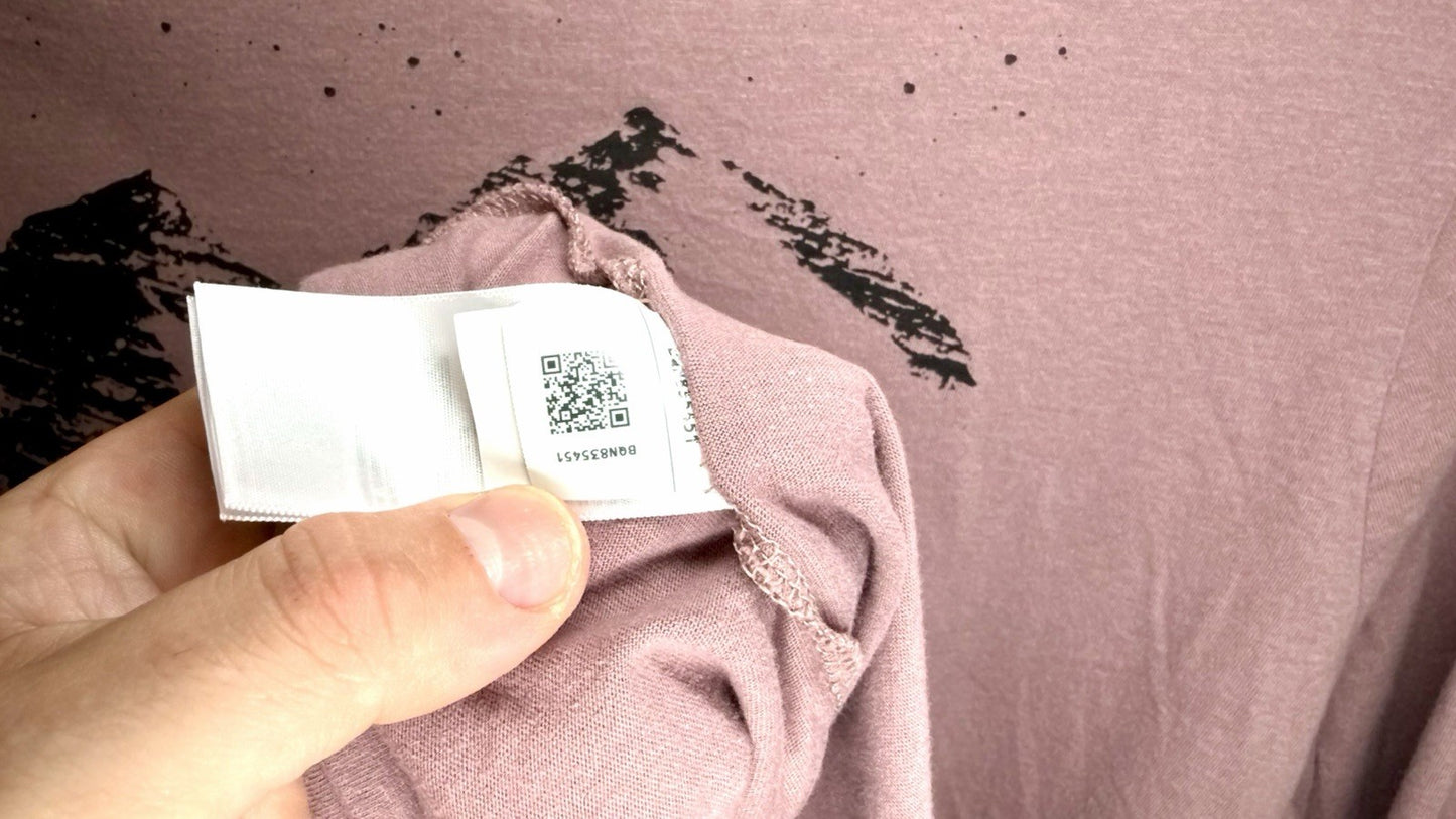 The North Face Women’s Long Sleeve Snowy Mountain Tee