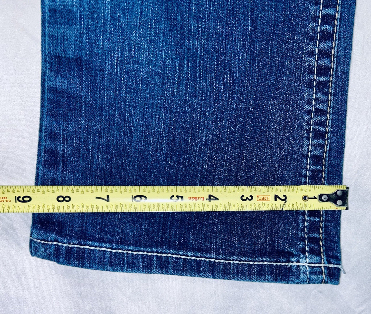 Ariat Real Denim 28R Jeans | Medium Wash | *Measure To 28x30*