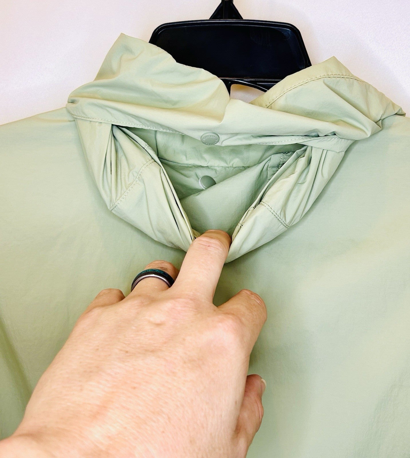 NWT Columbia Women's Medium Light Green Omni-Tech Breathable Jacket / Retail $90