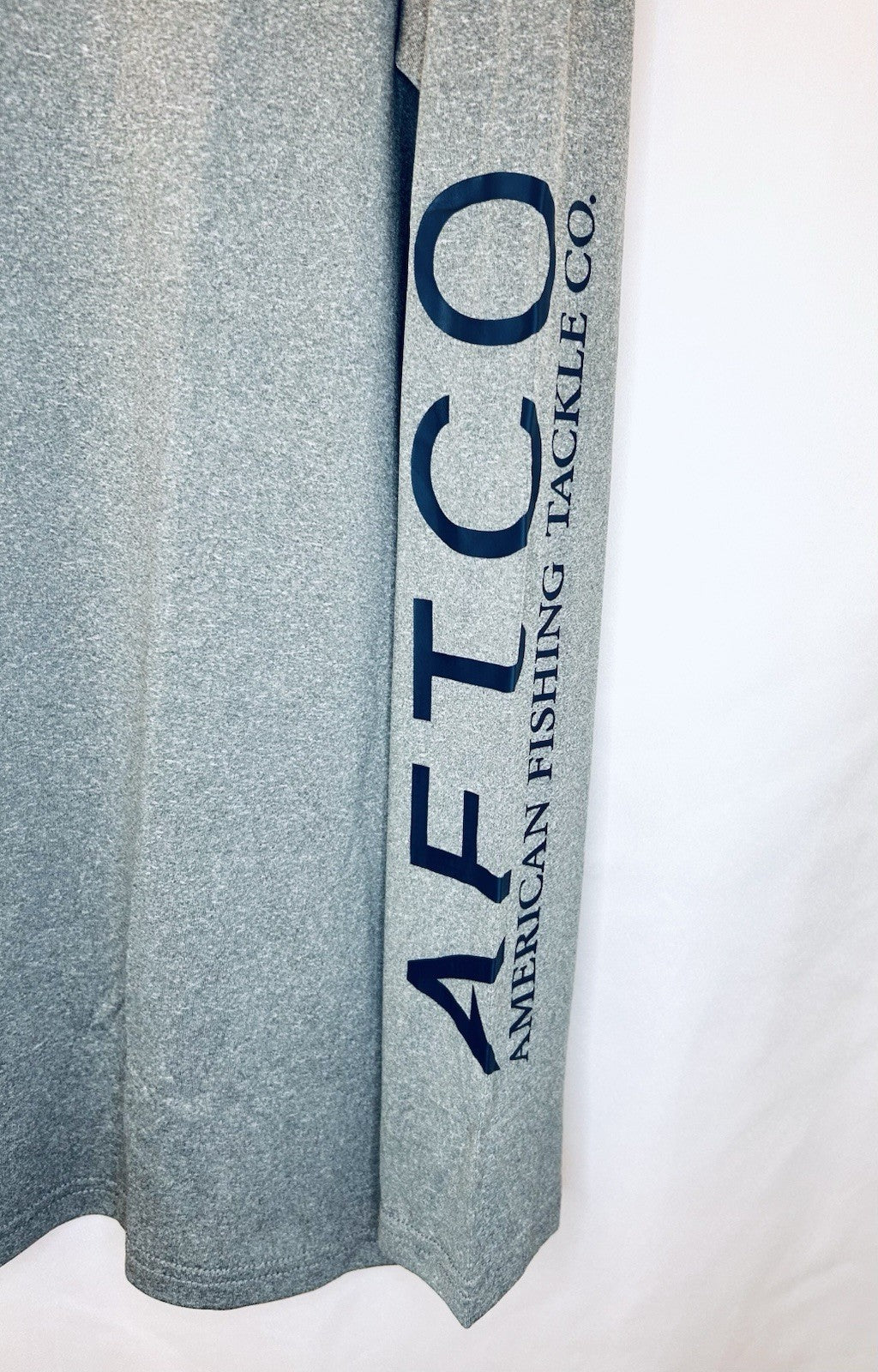 NWT AFTCO SAMURAI HOODED SUN SHIRT - MEN’S SIZE LARGE - GREY WITH BLUE LOGO