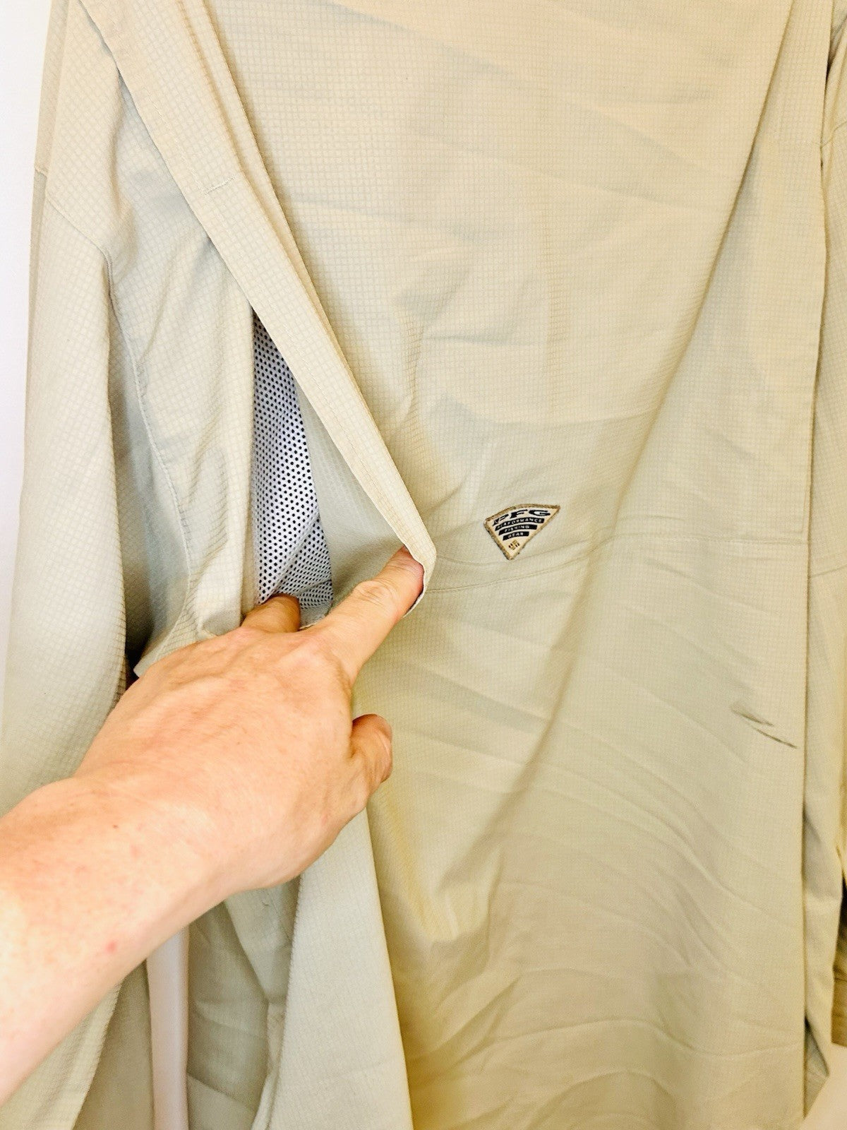 Columbia Men's Large PFG Shirt Omni Shade Vented Long Sleeve Button Beige