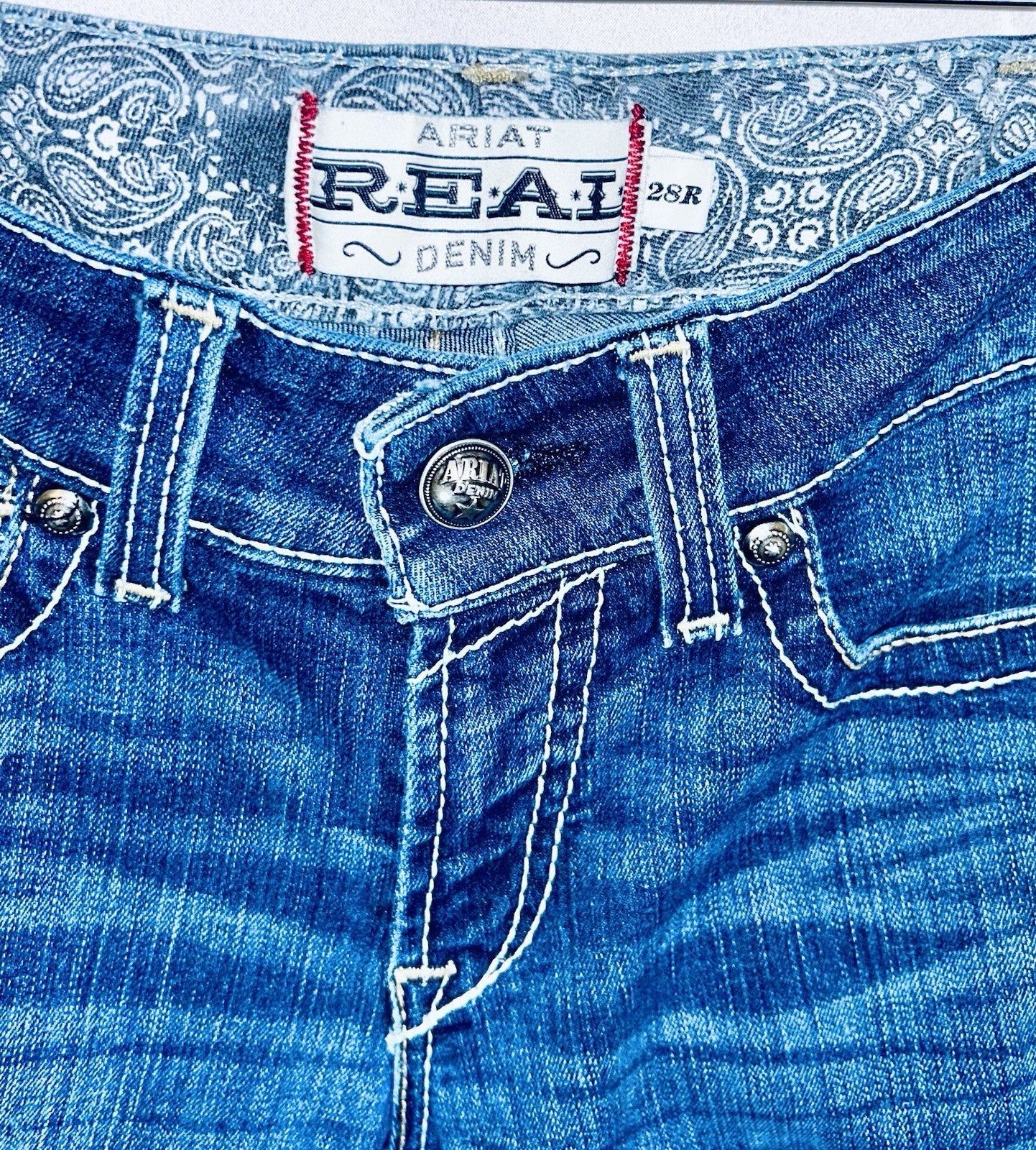 Ariat Real Denim 28R Jeans | Medium Wash | *Measure To 28x30*