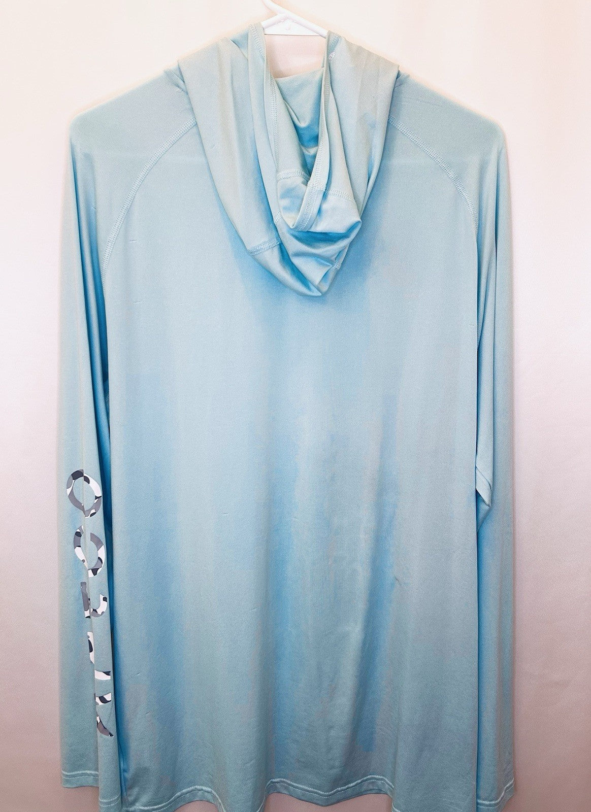 AFTCO SAMURAI HOODED SUN SHIRT - MEN’S SIZE LARGE LIGHT BABY BLUE WITH CAMO LOGO