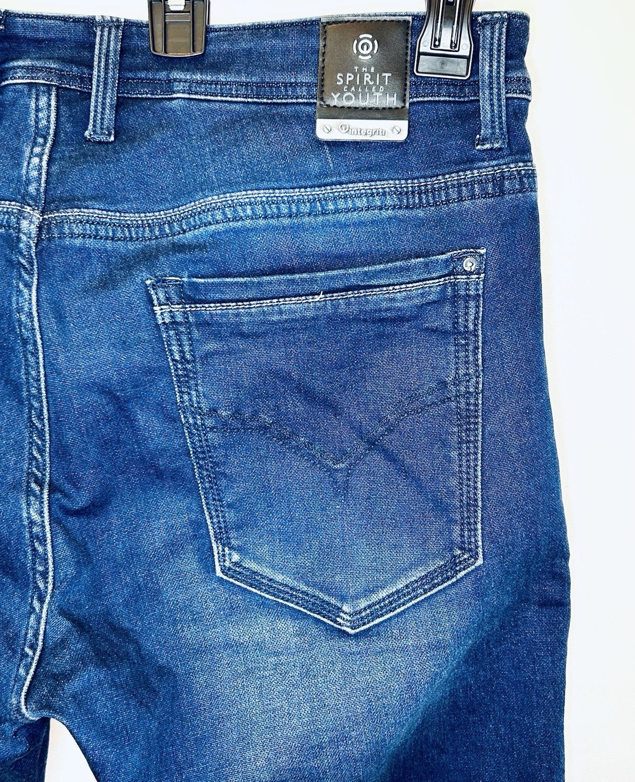 NWOT Integriti Jean Skinny Fit Men’s Size 36 Medium/Dark Wash