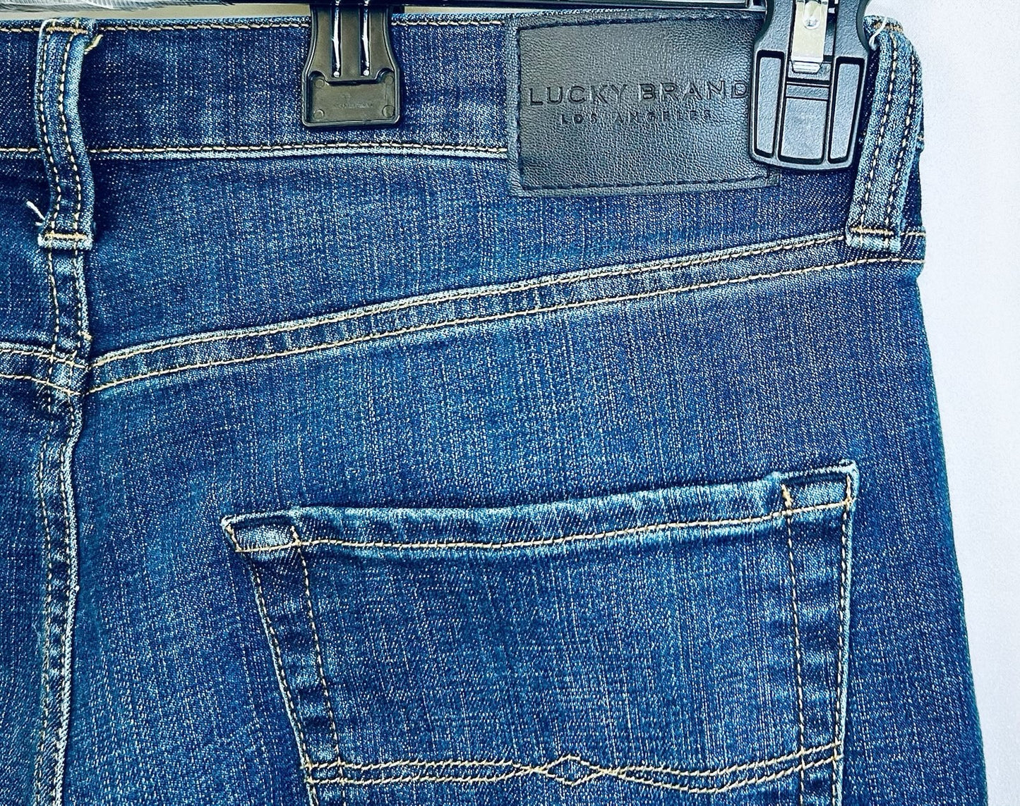 Lucky Brand 410 Athletic Slim - Men’s 32x32 - Medium/Dark Wash - Flawless!