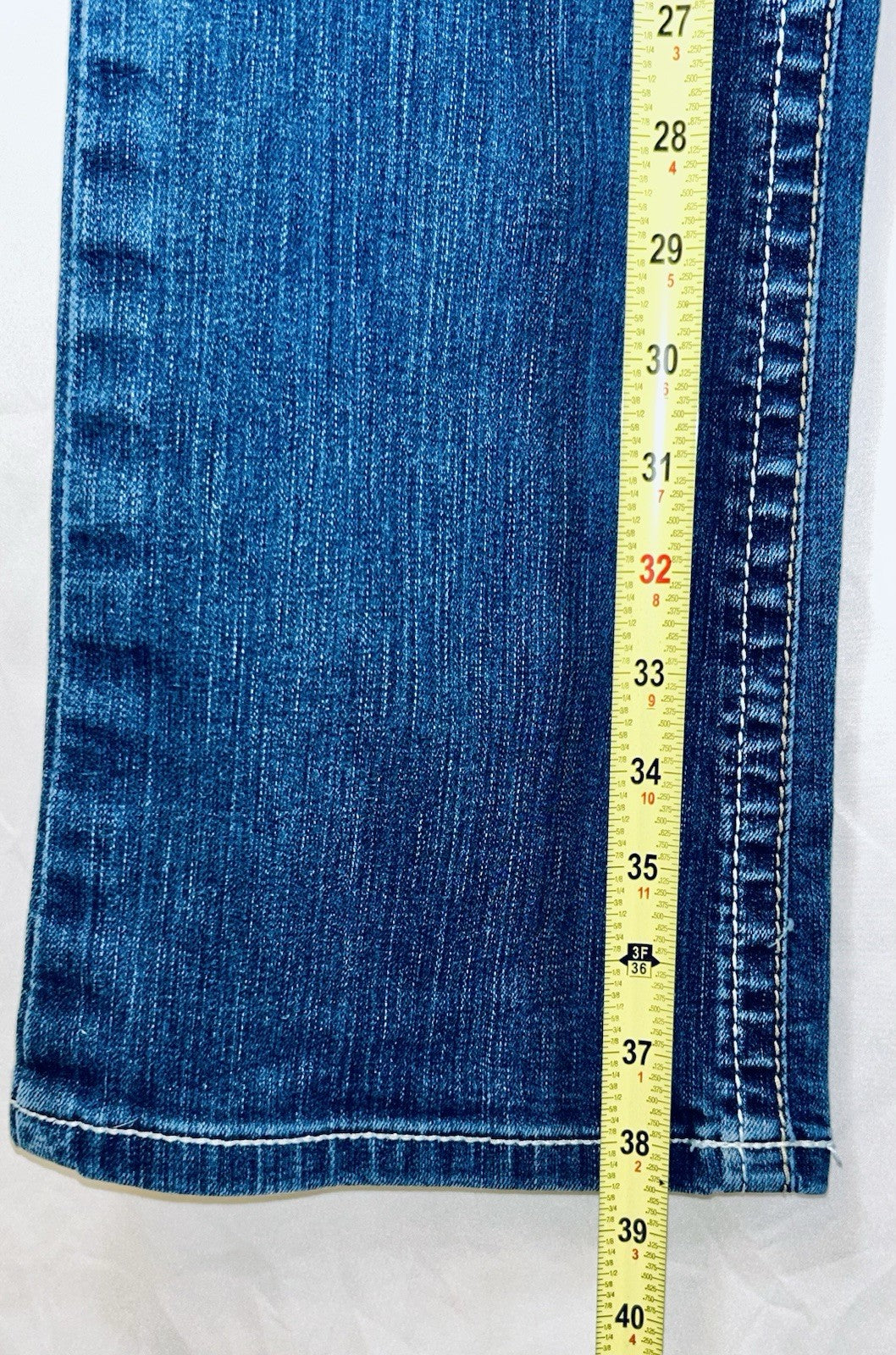 Ariat Real Denim 28R Jeans | Medium Wash | *Measure To 28x30*