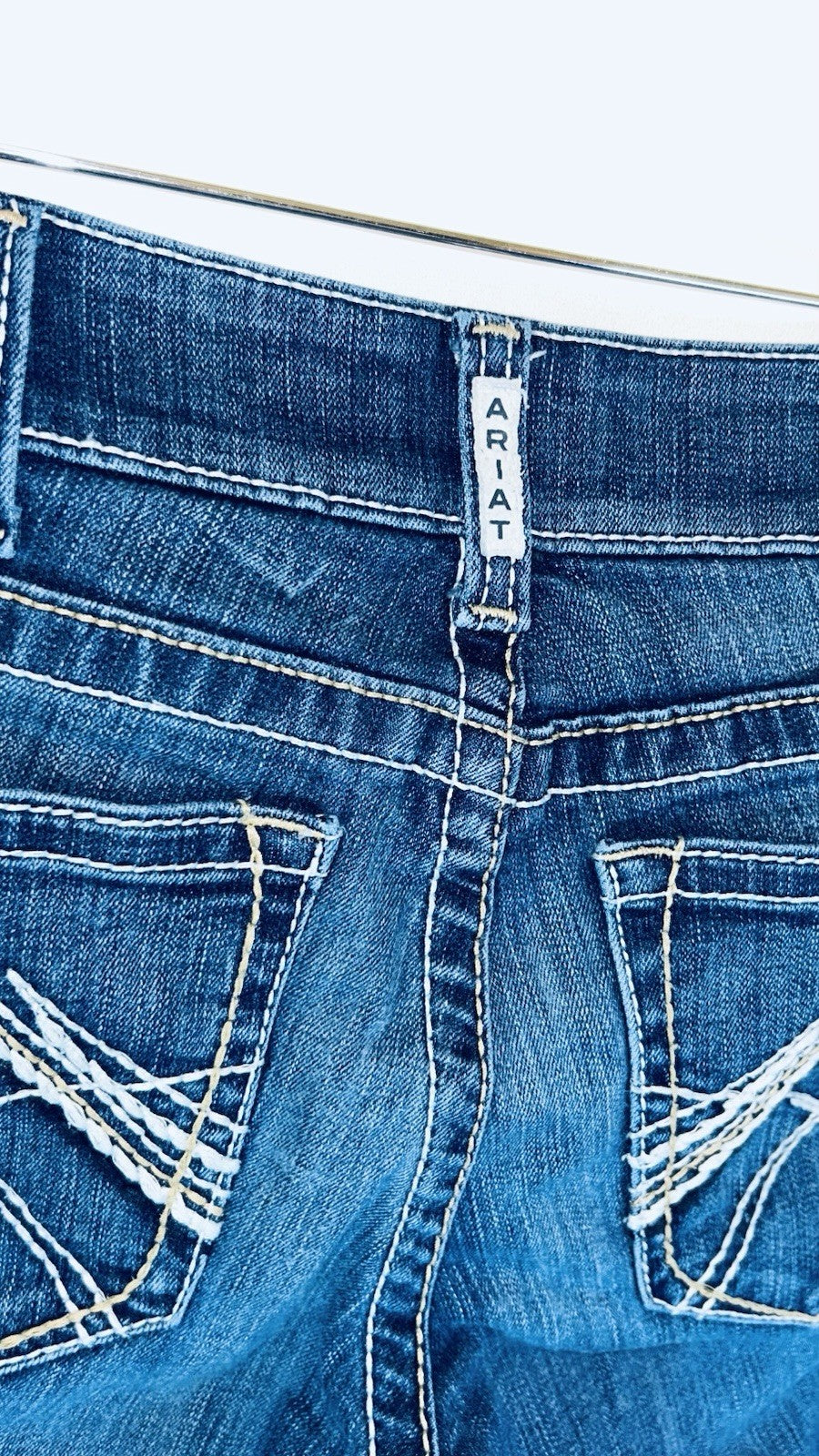 Ariat Real Denim 28R Jeans | Medium Wash | *Measure To 28x30*