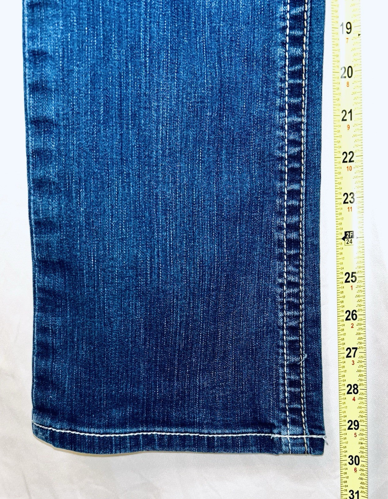 Ariat Real Denim 28R Jeans | Medium Wash | *Measure To 28x30*