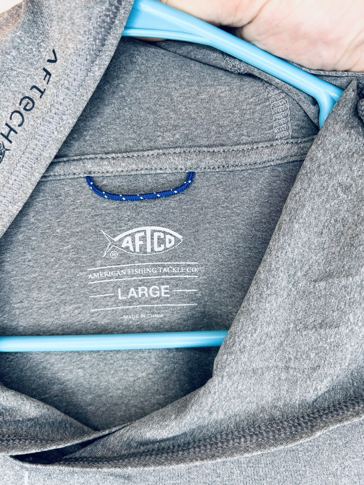NWT AFTCO SAMURAI HOODED SUN SHIRT - MEN’S SIZE LARGE - GREY WITH BLUE LOGO