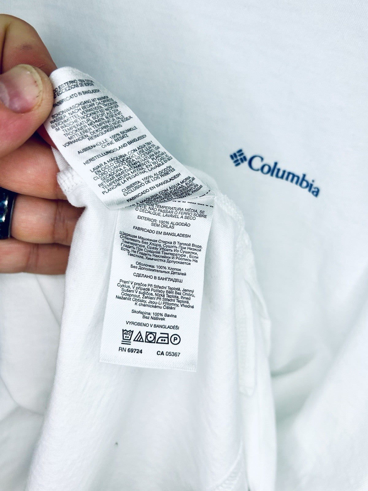 Columbia White Long Sleeve Tshirt Size Medium Spellout Sleeve Graphic Relaxed