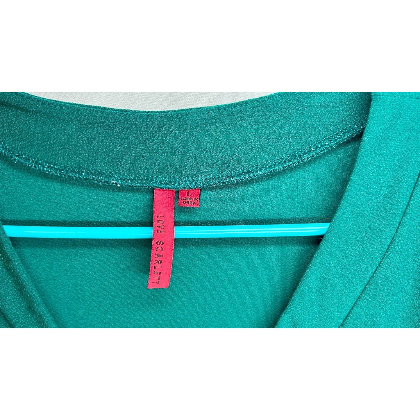 Love Scarlett Top Womens Large Green Short Sleeve Knit Beaded V-Neck Neck Solid