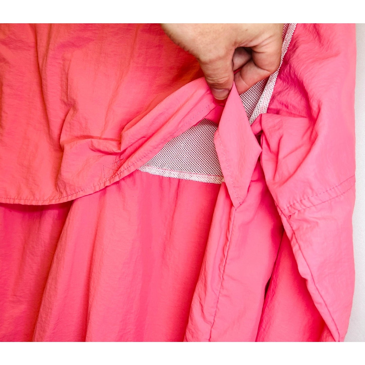 Spicy Tuna Hot Pink Fishing Shirt Mens Medium Nylon Outdoors Summer Short Sleeve