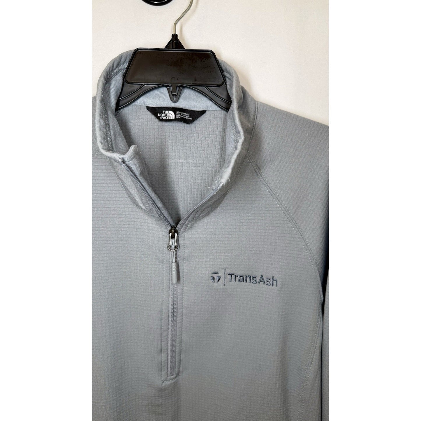 The North Face Men’s 1/4 Zip Pullover Sweater Gray Medium Long Sleeve