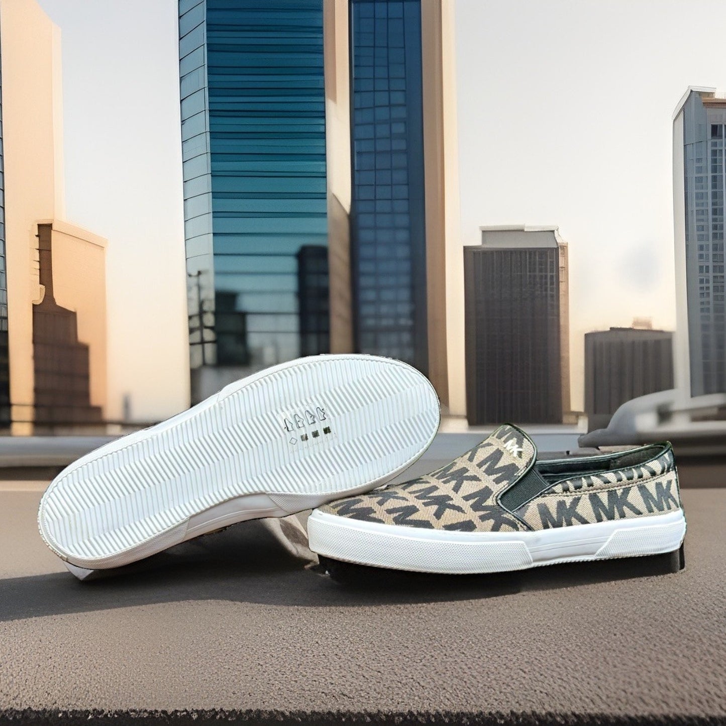 Michael Kors Keaton Women’s Slip On Sneakers Size 7 Monogram Logo NWOB