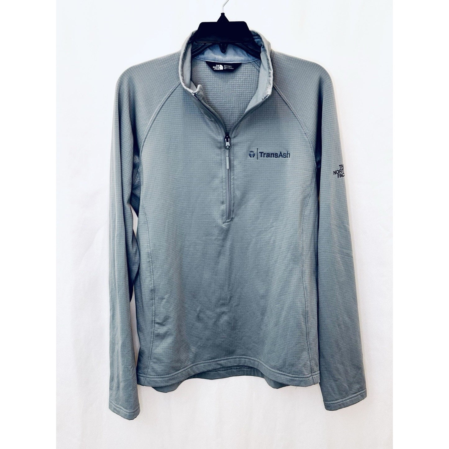 The North Face Men’s 1/4 Zip Pullover Sweater Gray Medium Long Sleeve