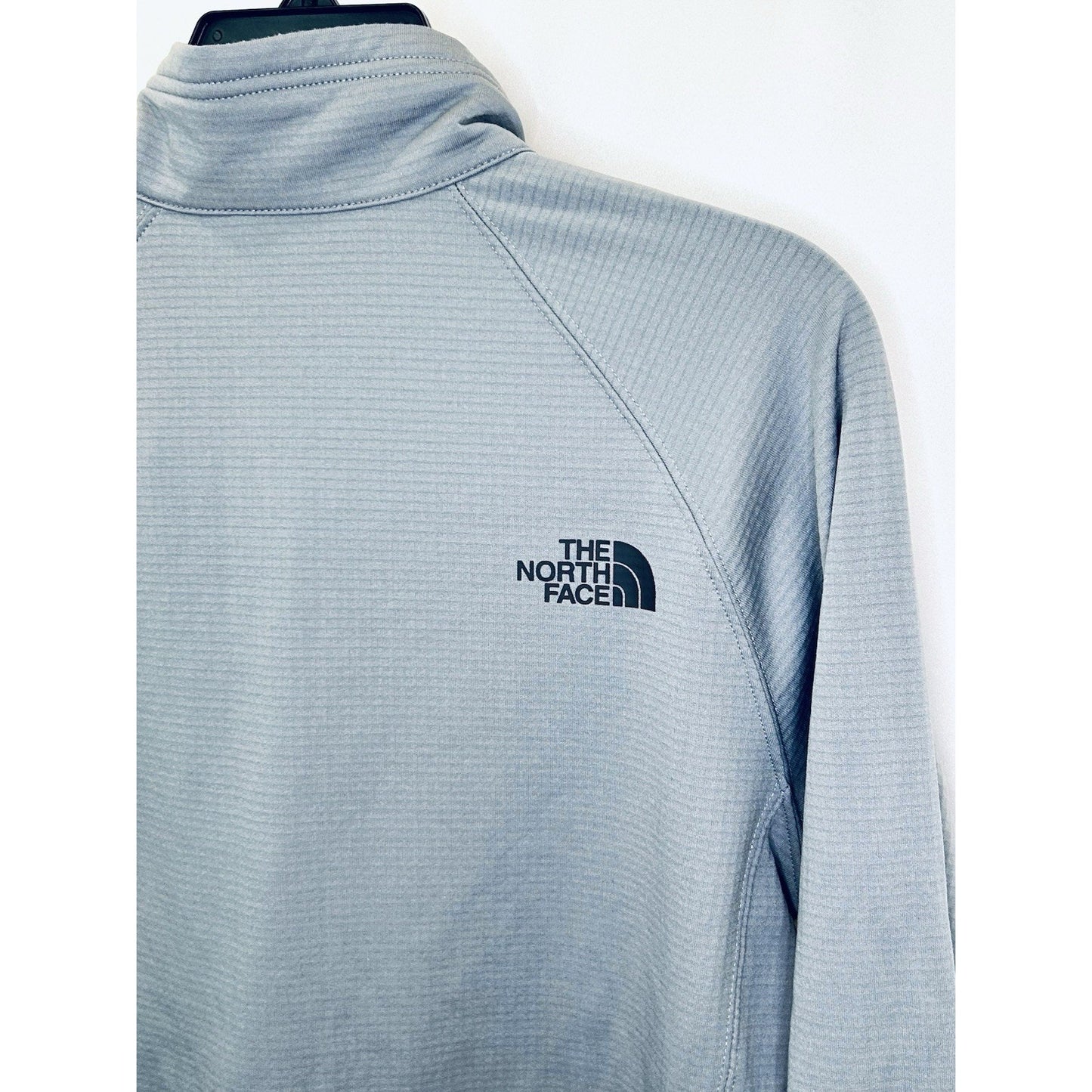 The North Face Men’s 1/4 Zip Pullover Sweater Gray Medium Long Sleeve