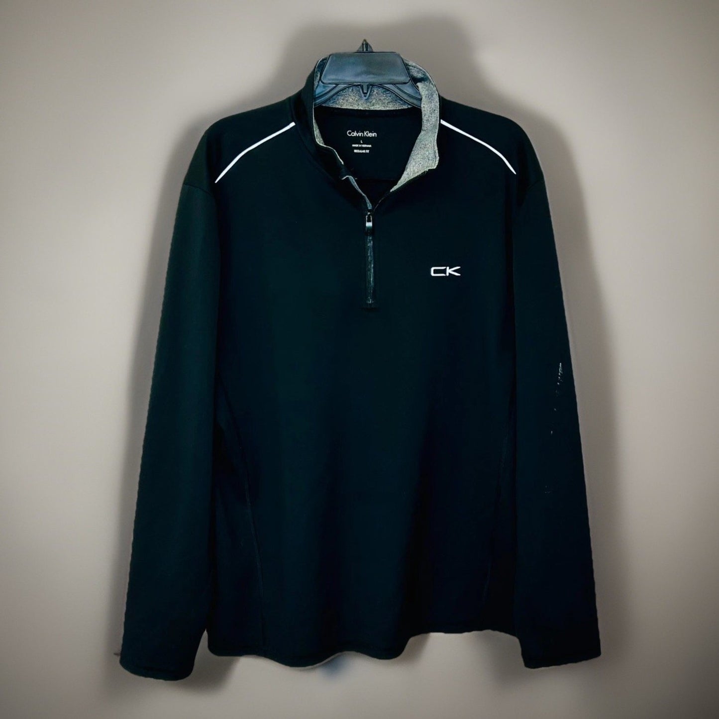 Calvin Klein form fitting 1/4" Zip Jacket Pullover Mock Neck Wind Breaker Size L