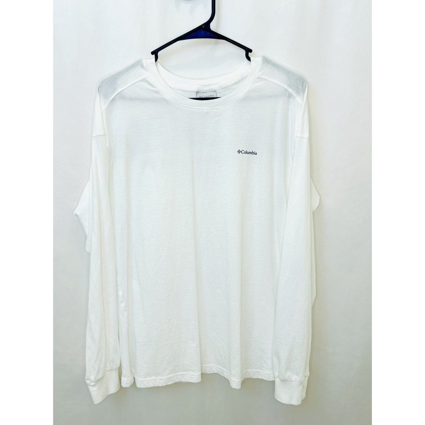 Columbia White Long Sleeve Tshirt Size Medium Spellout Sleeve Graphic Relaxed