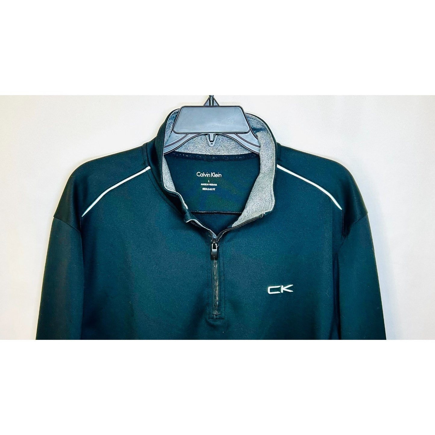 Calvin Klein form fitting 1/4" Zip Jacket Pullover Mock Neck Wind Breaker Size L