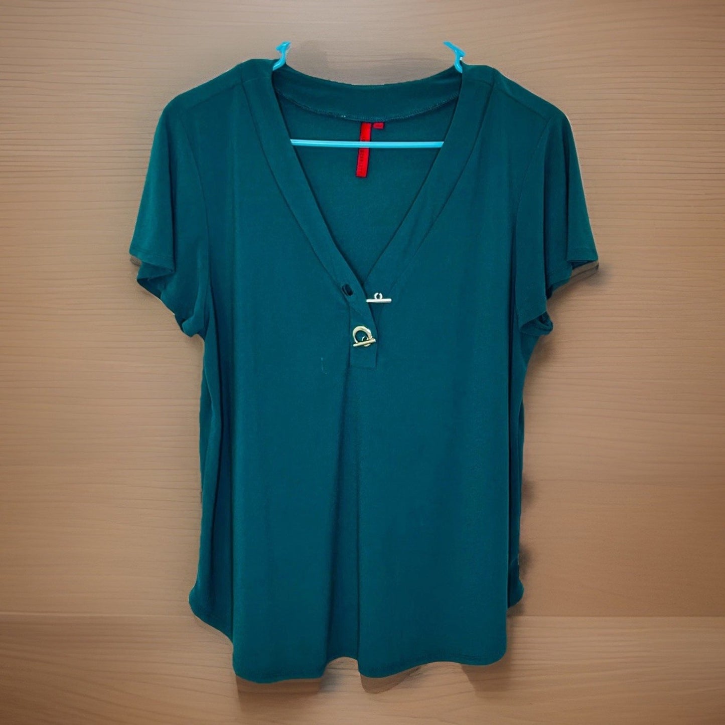Love Scarlett Top Womens Large Green Short Sleeve Knit Beaded V-Neck Neck Solid