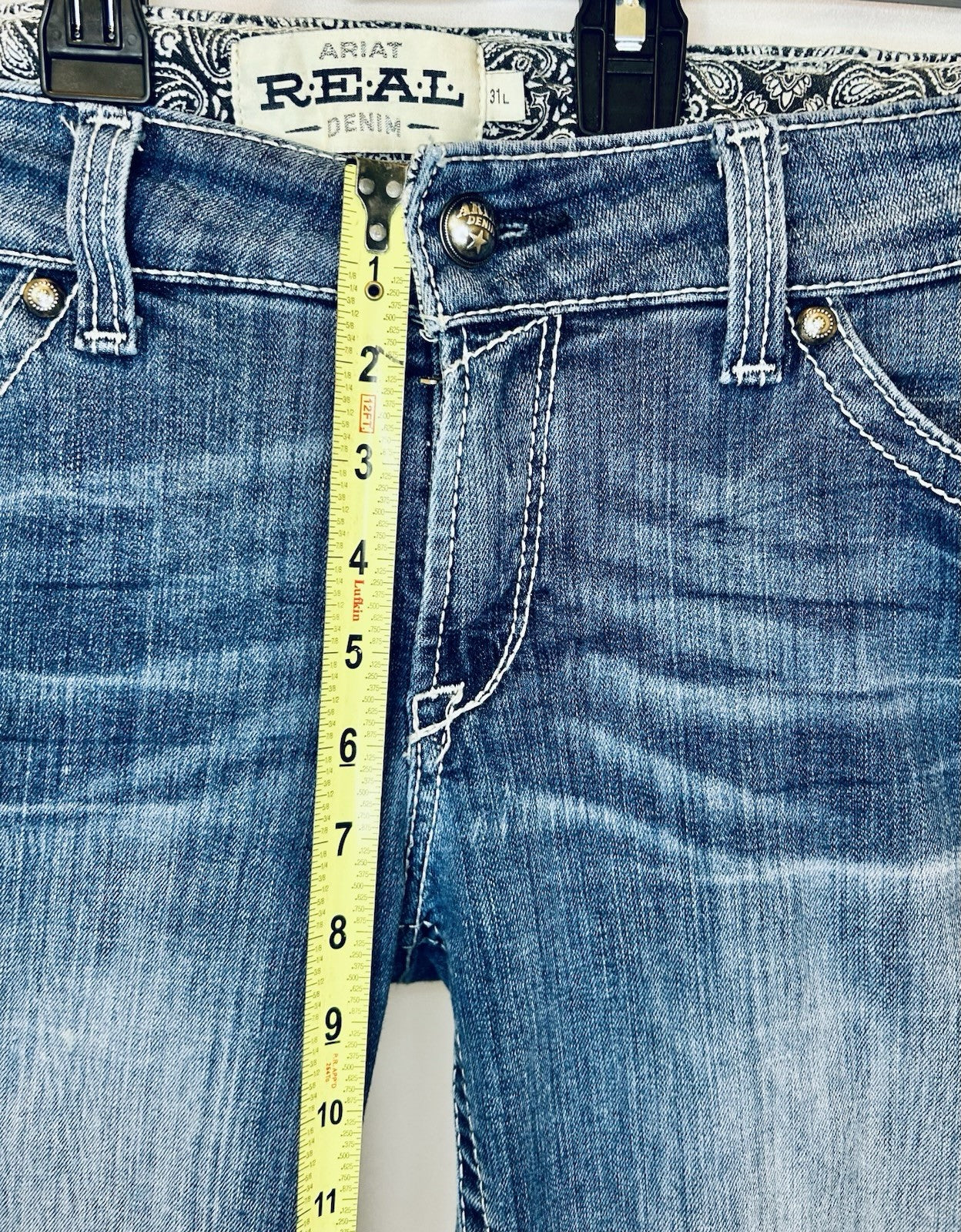 Ariat Real Denim 30L MidRise Straight Jeans | Medium Wash | *Measured To 31x34*