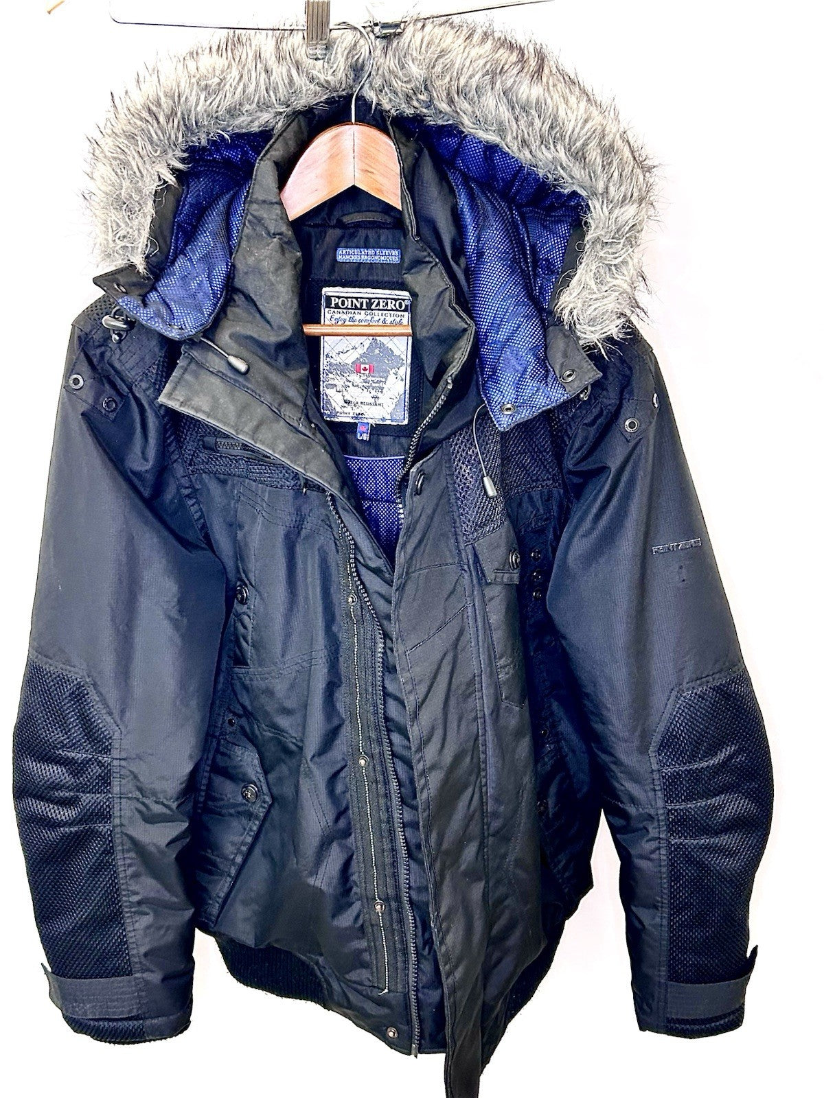 Point Zero Canadian Black/Blue Hooded Jacket Size Men’s Large
