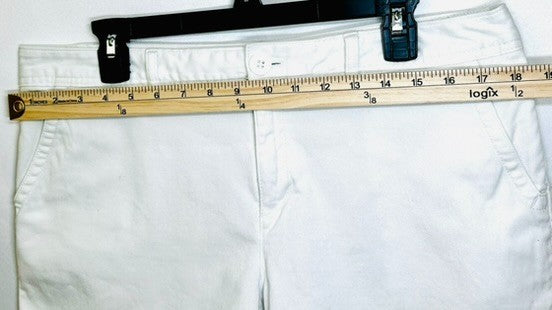 Eddie Bauer Women’s Shorts LEGEND WASH Stretch Slightly Curvy White Size 12