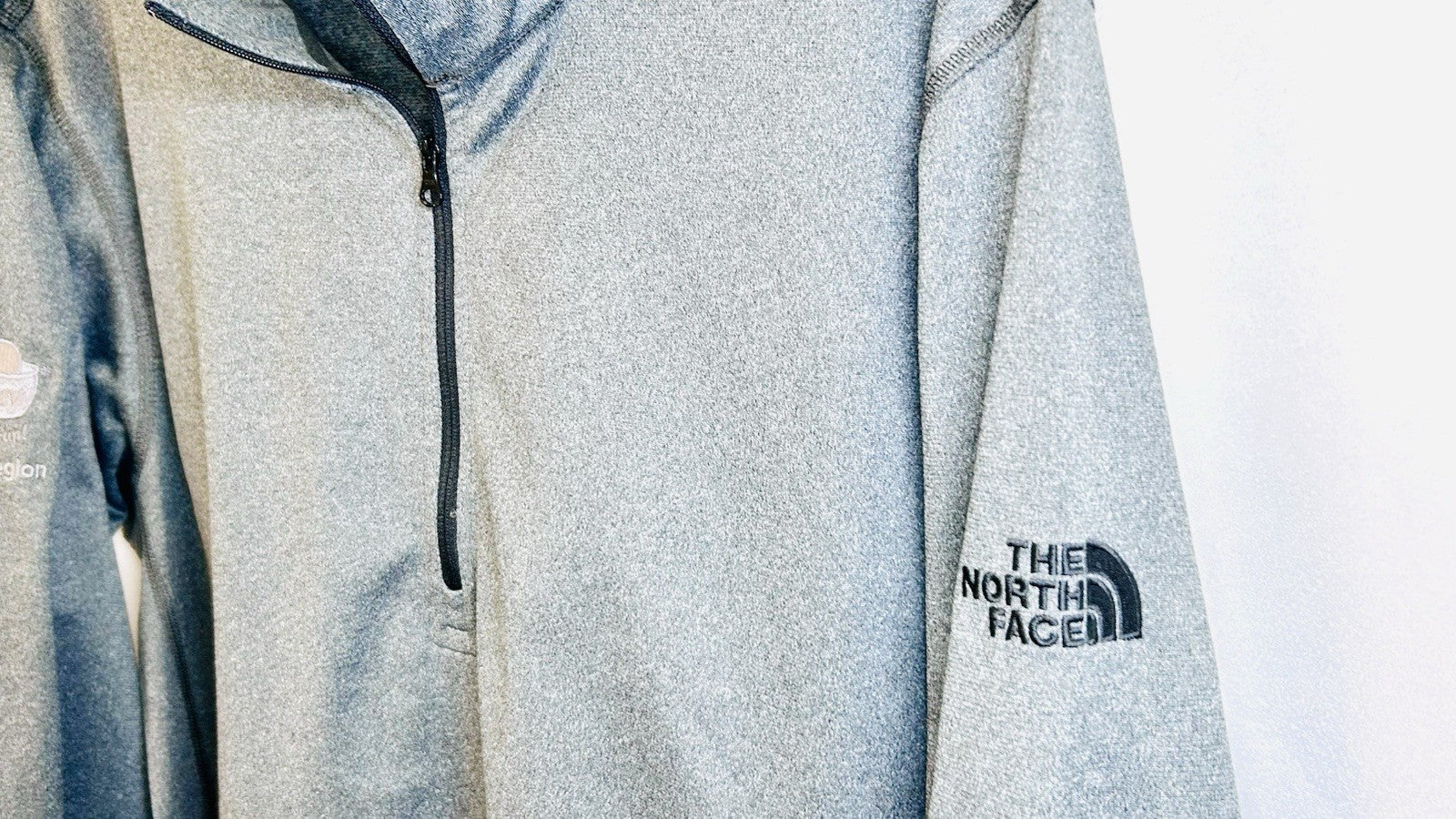 The North Face Mens Tech Essential 1/4 Zip Fleece Pullover Gray Large / FritoLay