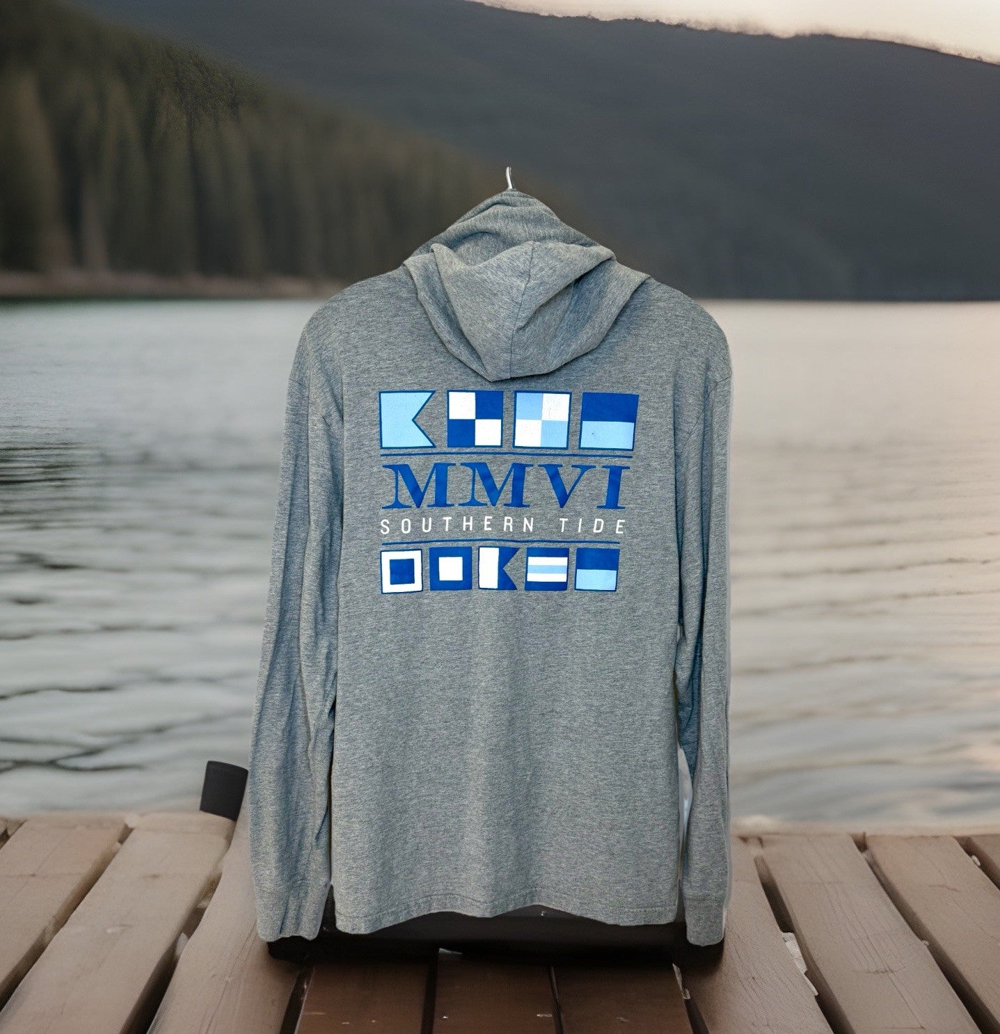 Southern Tide Hoodie Men’s Medium Pullover Sweatshirt MMVI Graphic Design
