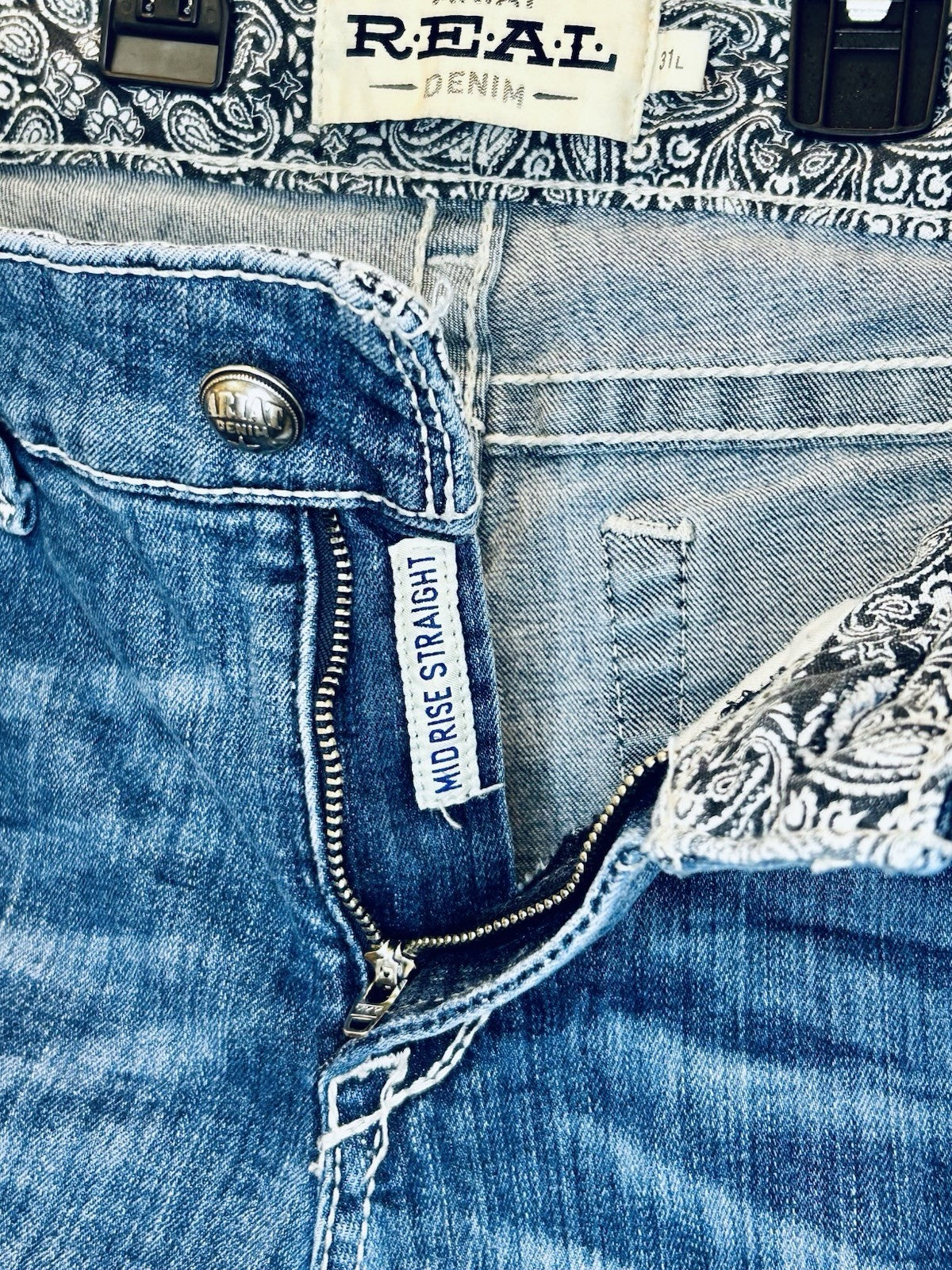 Ariat Real Denim 30L MidRise Straight Jeans | Medium Wash | *Measured To 31x34*