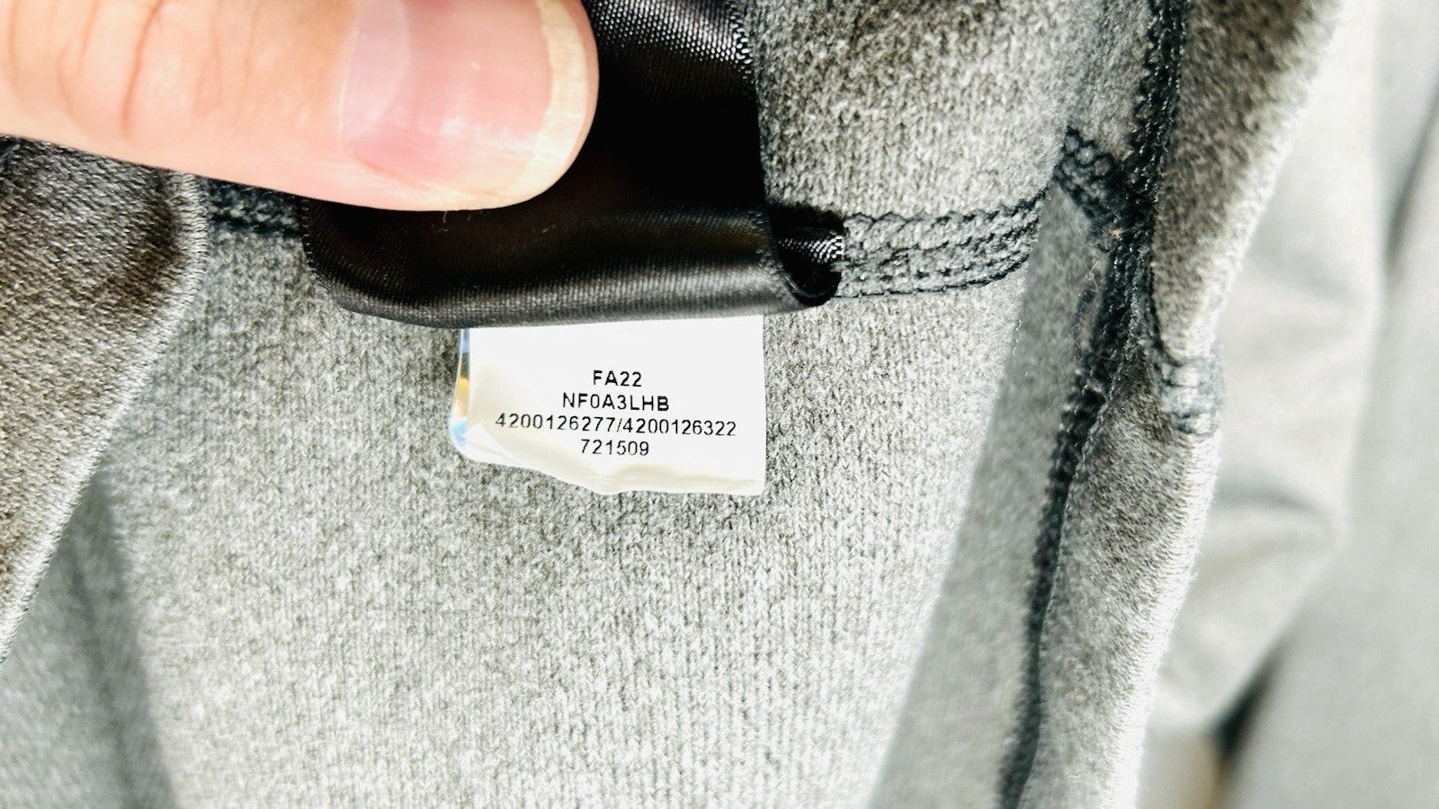 The North Face Mens Tech Essential 1/4 Zip Fleece Pullover Gray Large / COG