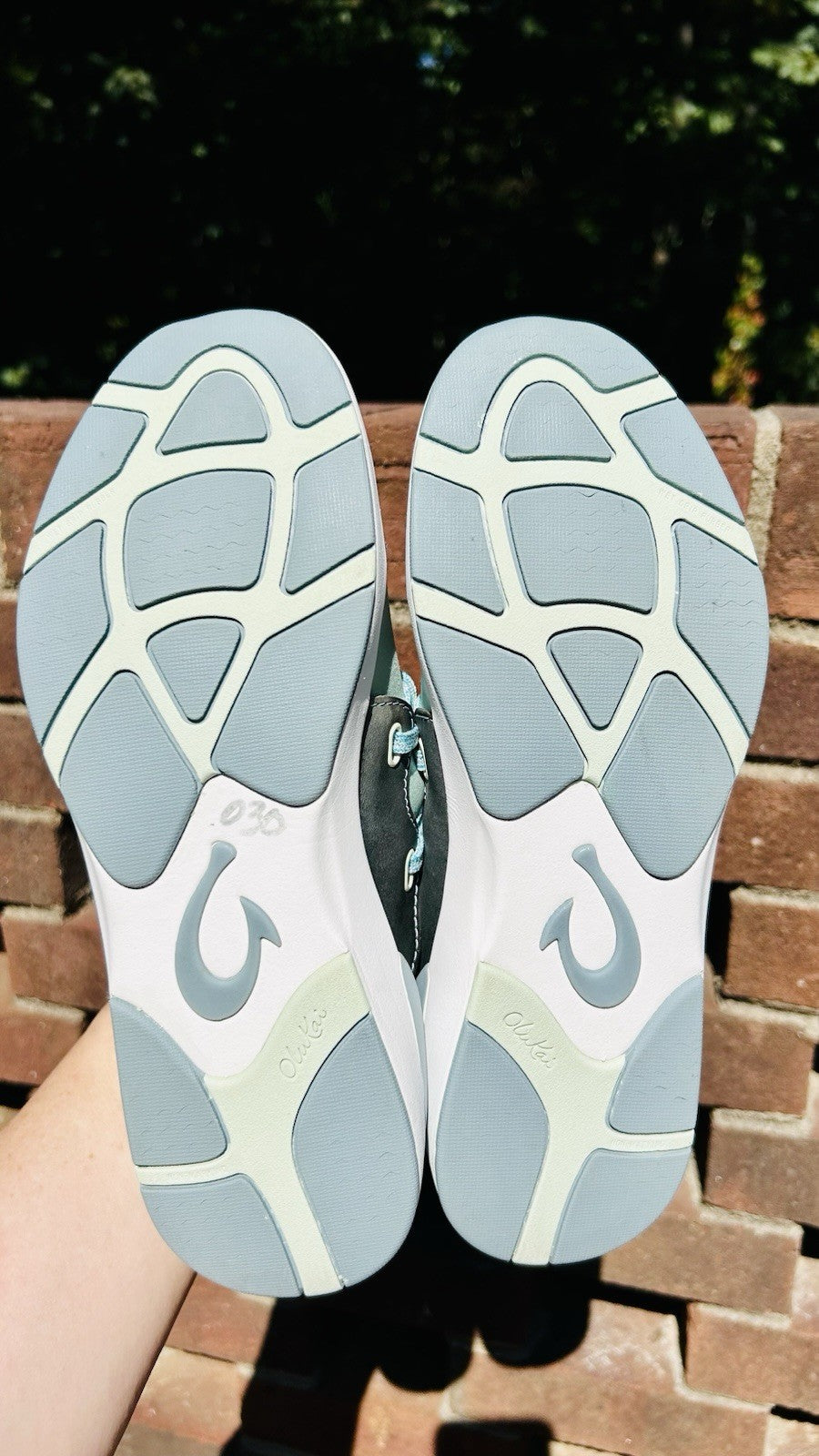 OLUKAI Miki Li / Pale Moss / Dolphin / Slip On Sneakers / Size 7 / Women's Shoes