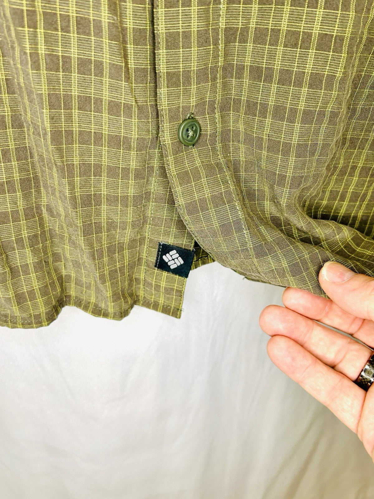 Columbia Omnishade Men Size Large Full Button Down Long Sleeve Shirt