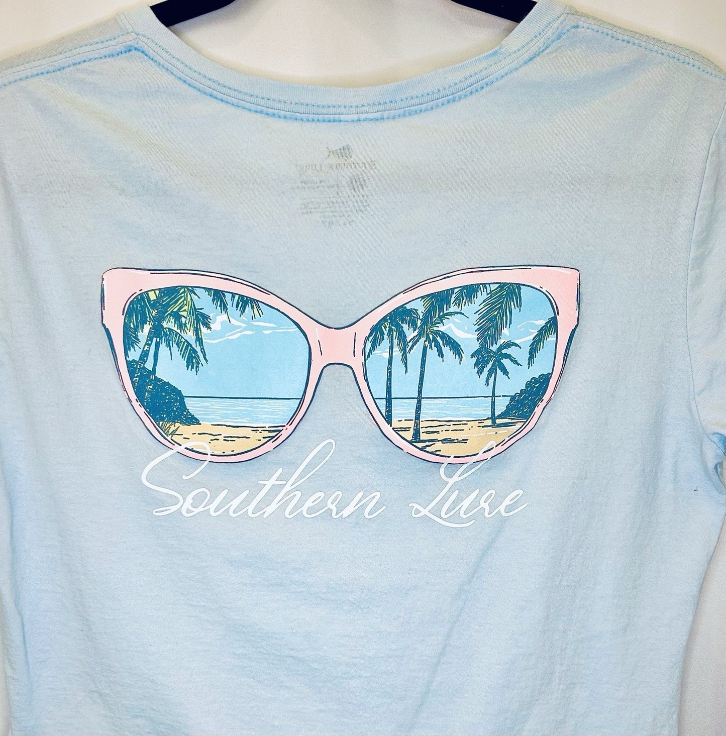 Southern Lure Women’s Sunglasses Graphic Fishing Beach T-Shirt Size Medium