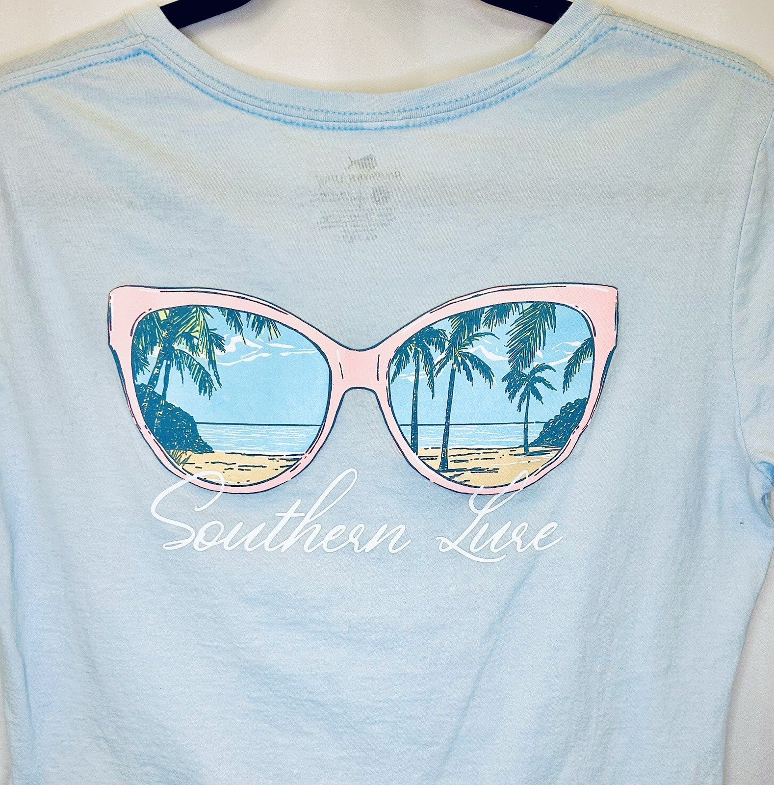 Southern Lure Women’s Sunglasses Graphic Fishing Beach T-Shirt Size Medium