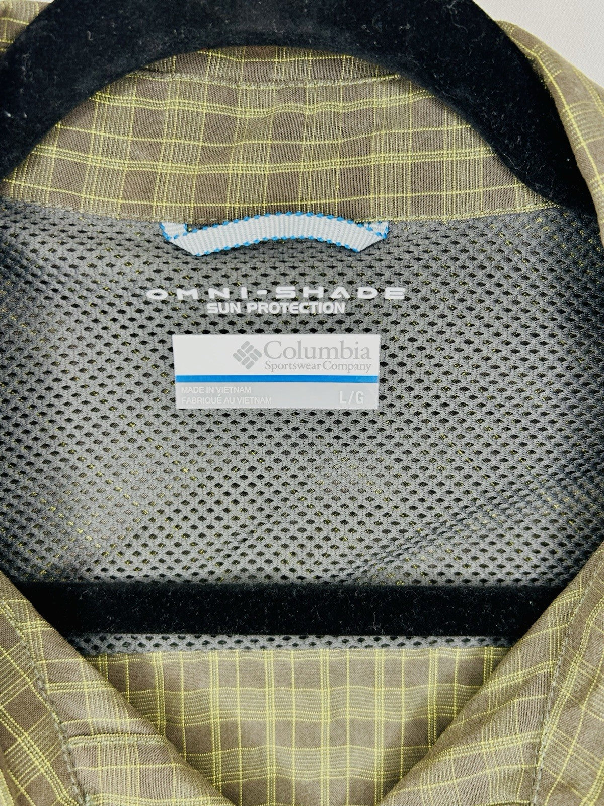 Columbia Omnishade Men Size Large Full Button Down Long Sleeve Shirt