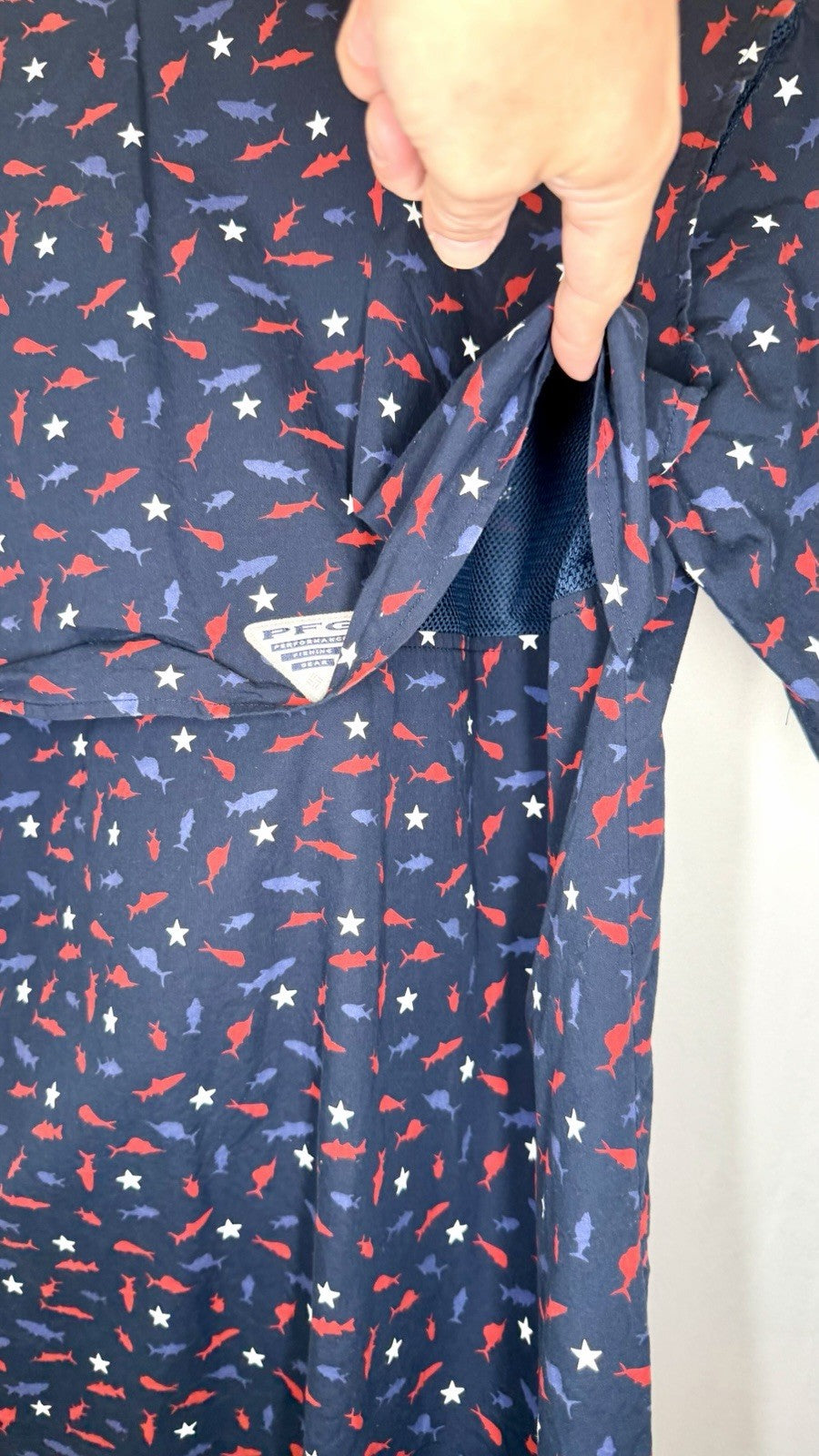 Columbia PFG Fish All OverShort Sleeve Button Front Shirt Men's Small Blue