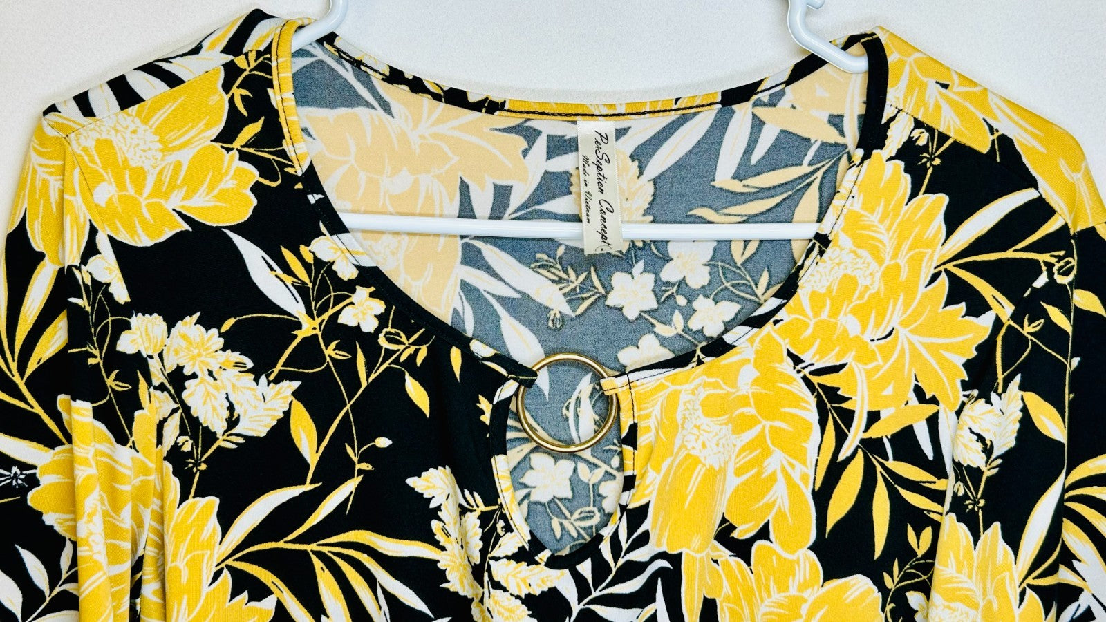 Women's PerSeption Concept Gold & Black Floral Blouse Size Large MSRP $24