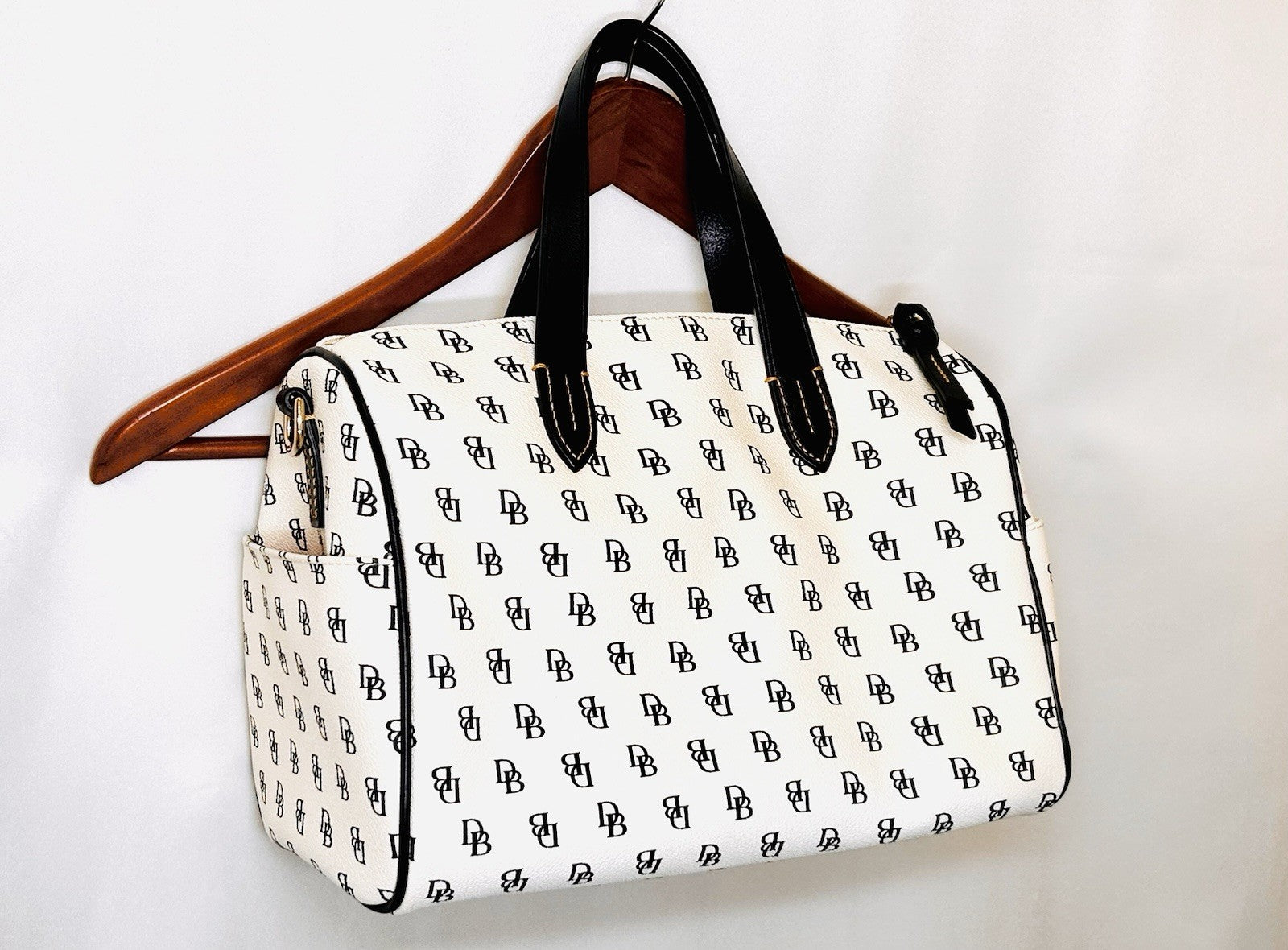 RARE!!! NWOT! Dooney Bourke Greta Olivia Satchel White With Black Leather