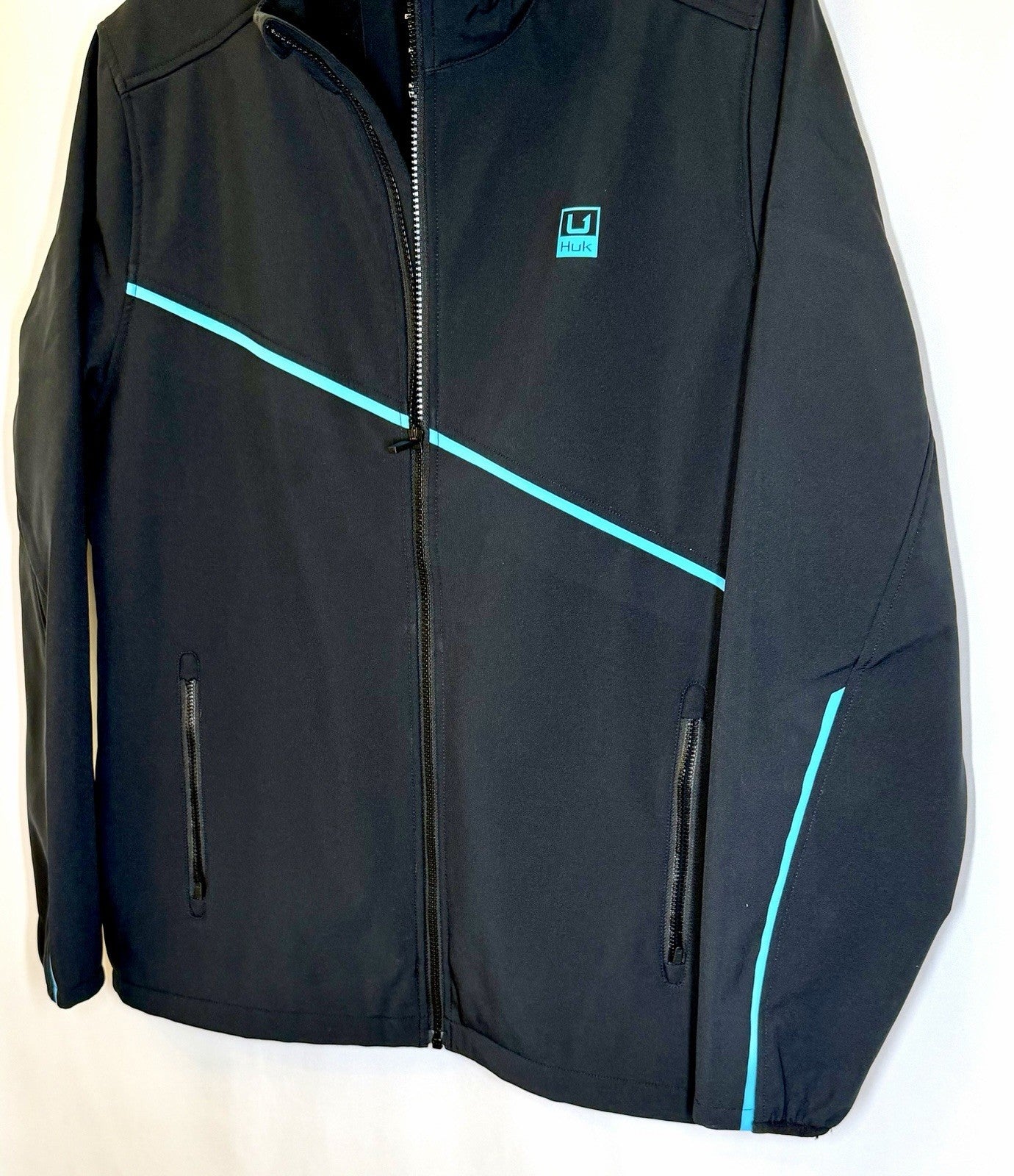 HUK CROSSLAKE WINDBLOCK JACKET / MEN’S SIZE LARGE / BLACK-BLUE