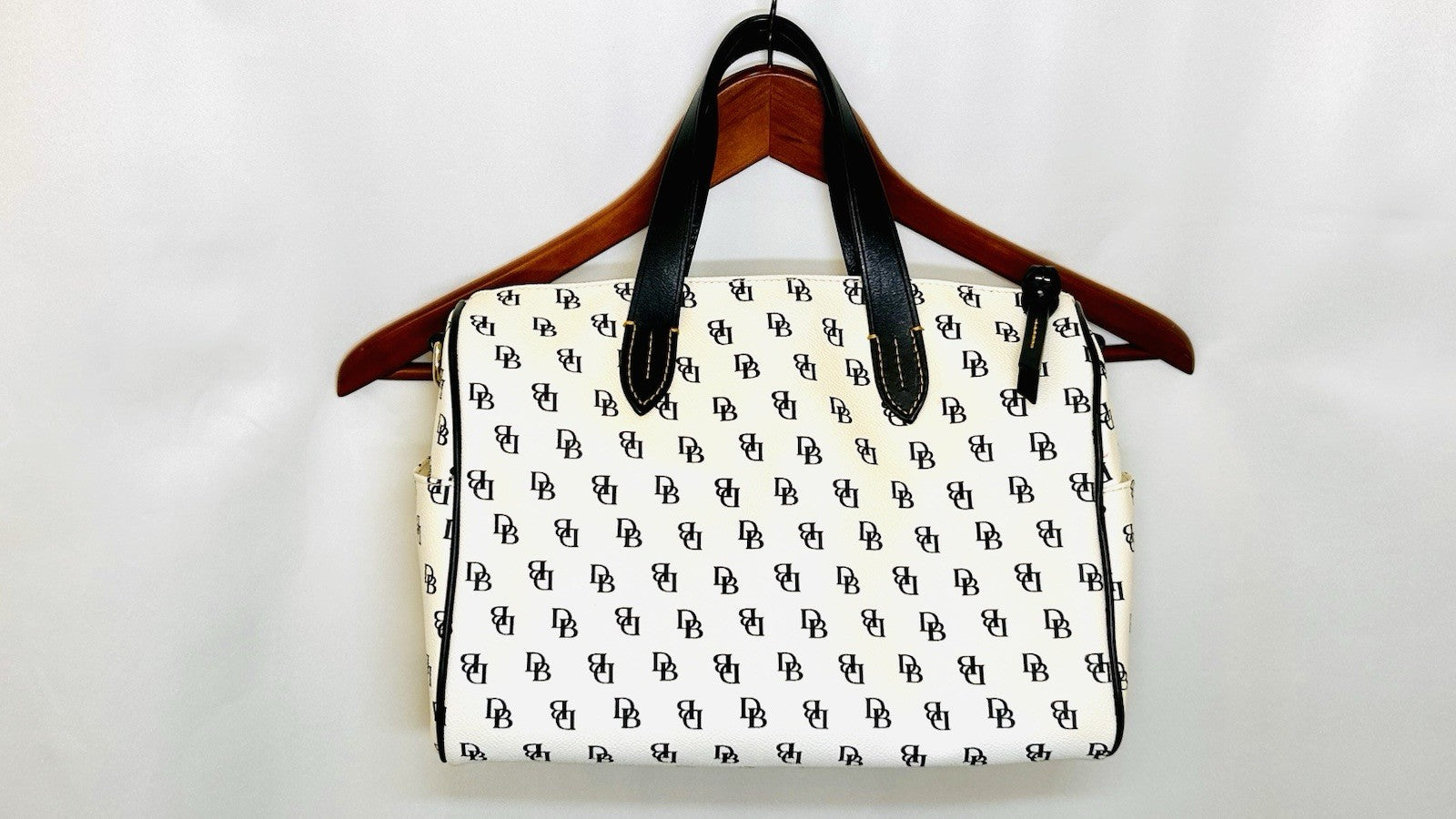 RARE!!! NWOT! Dooney Bourke Greta Olivia Satchel White With Black Leather