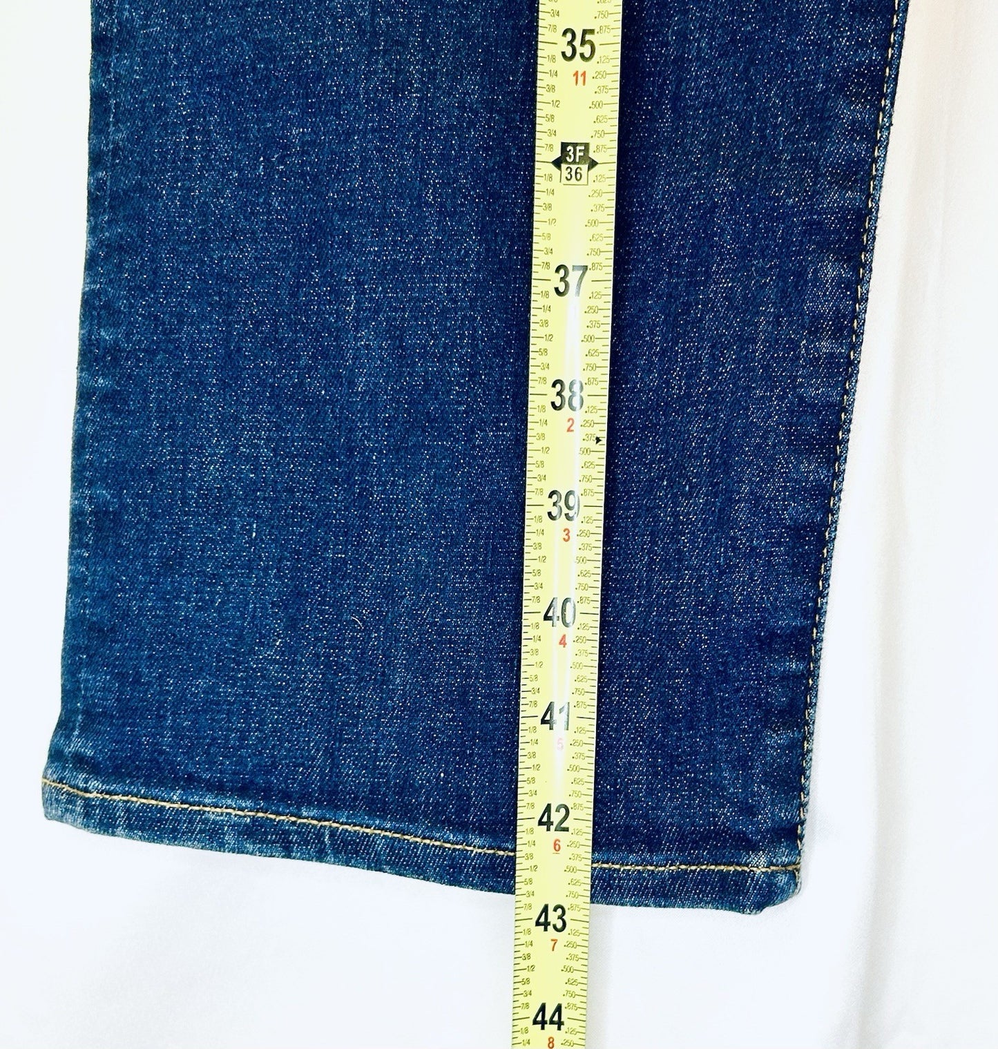 7 For All Mankind Luxe Sport The Straight Size 34 (34x32) Medium Wash Stretchy