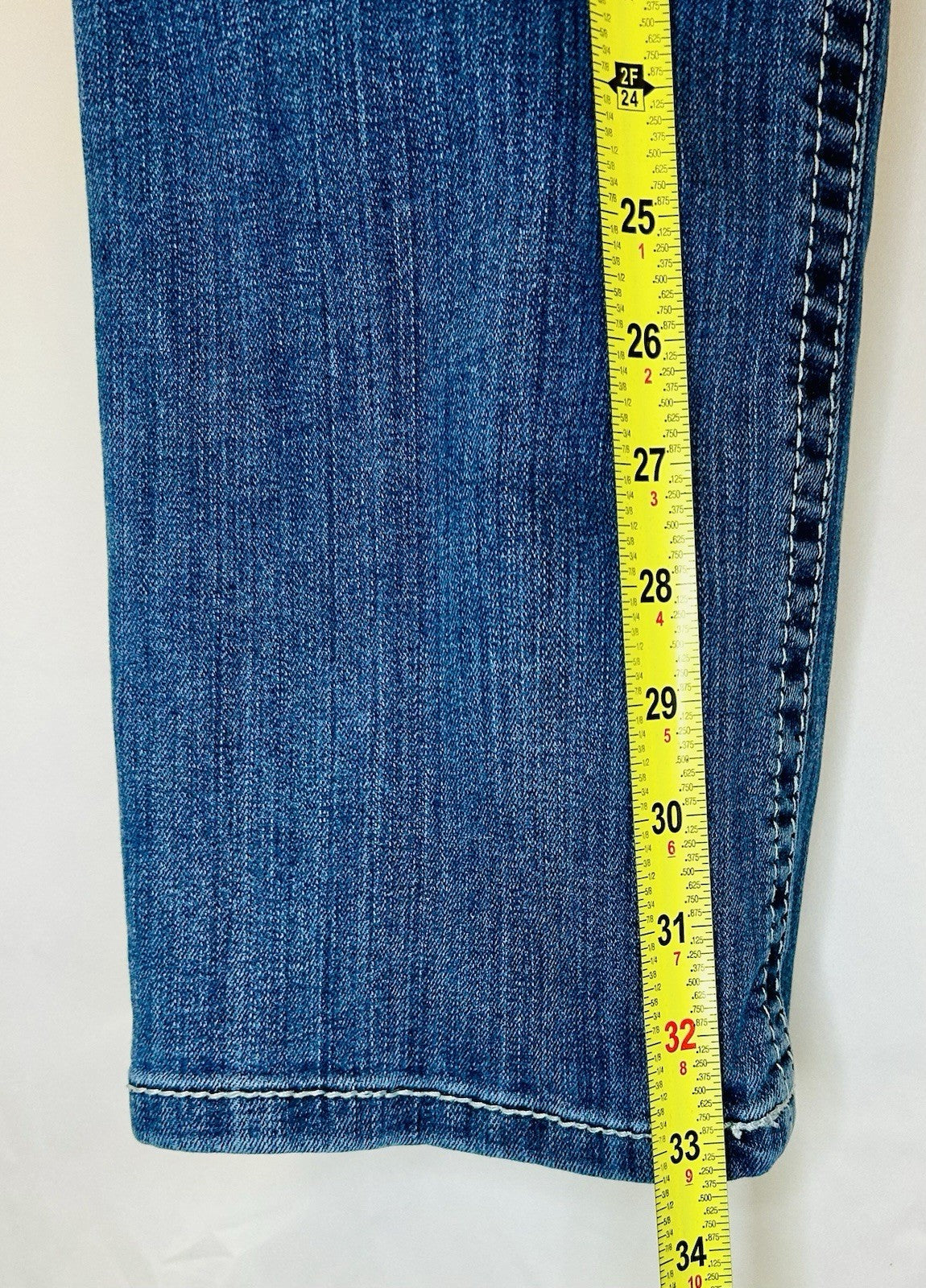 Ariat Real Denim 30L MidRise Straight Jeans | Medium Wash | *Measured To 31x34*